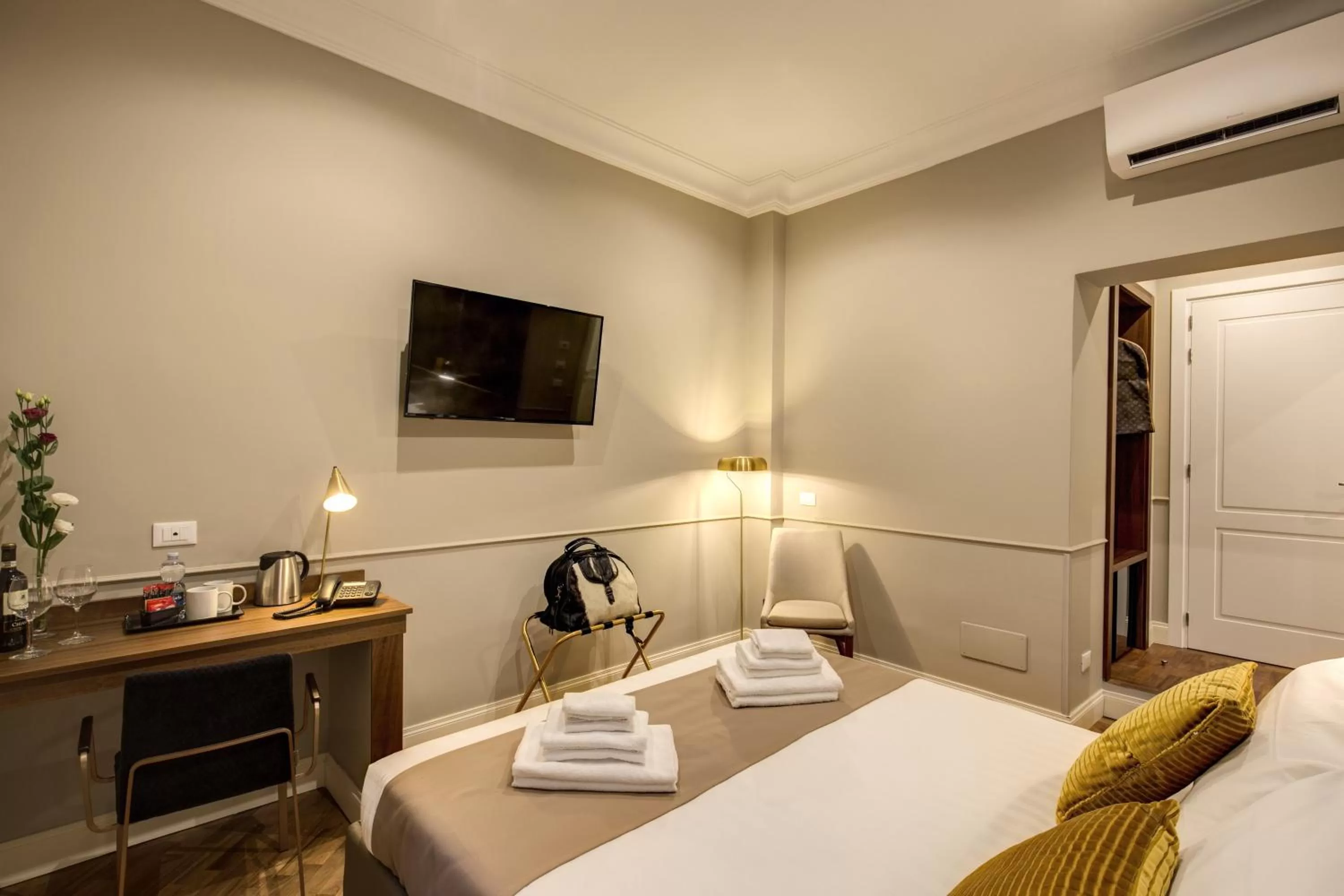 Bed in Charme Spagna Boutique Hotel