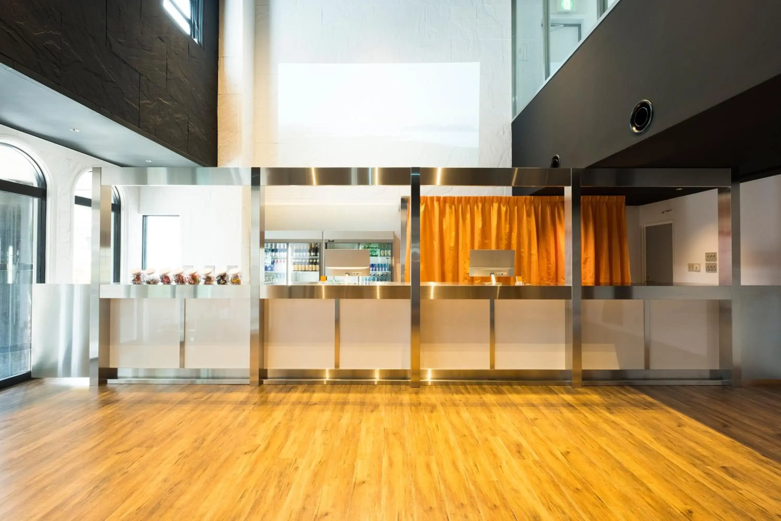 Lobby or reception, Kitchen/Kitchenette in EN HOTEL Fujisawa