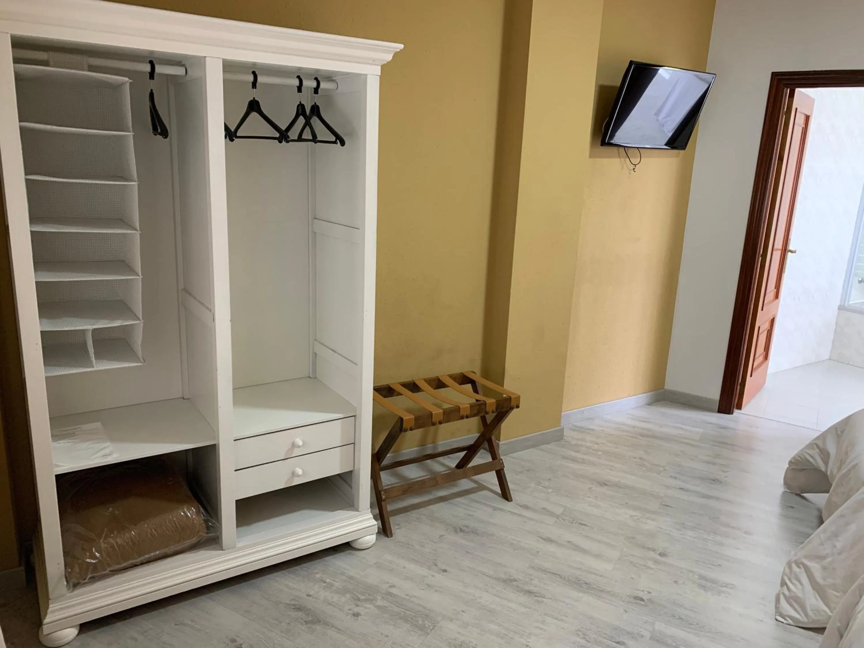 Bedroom, Bed in Hotel Los Olmos