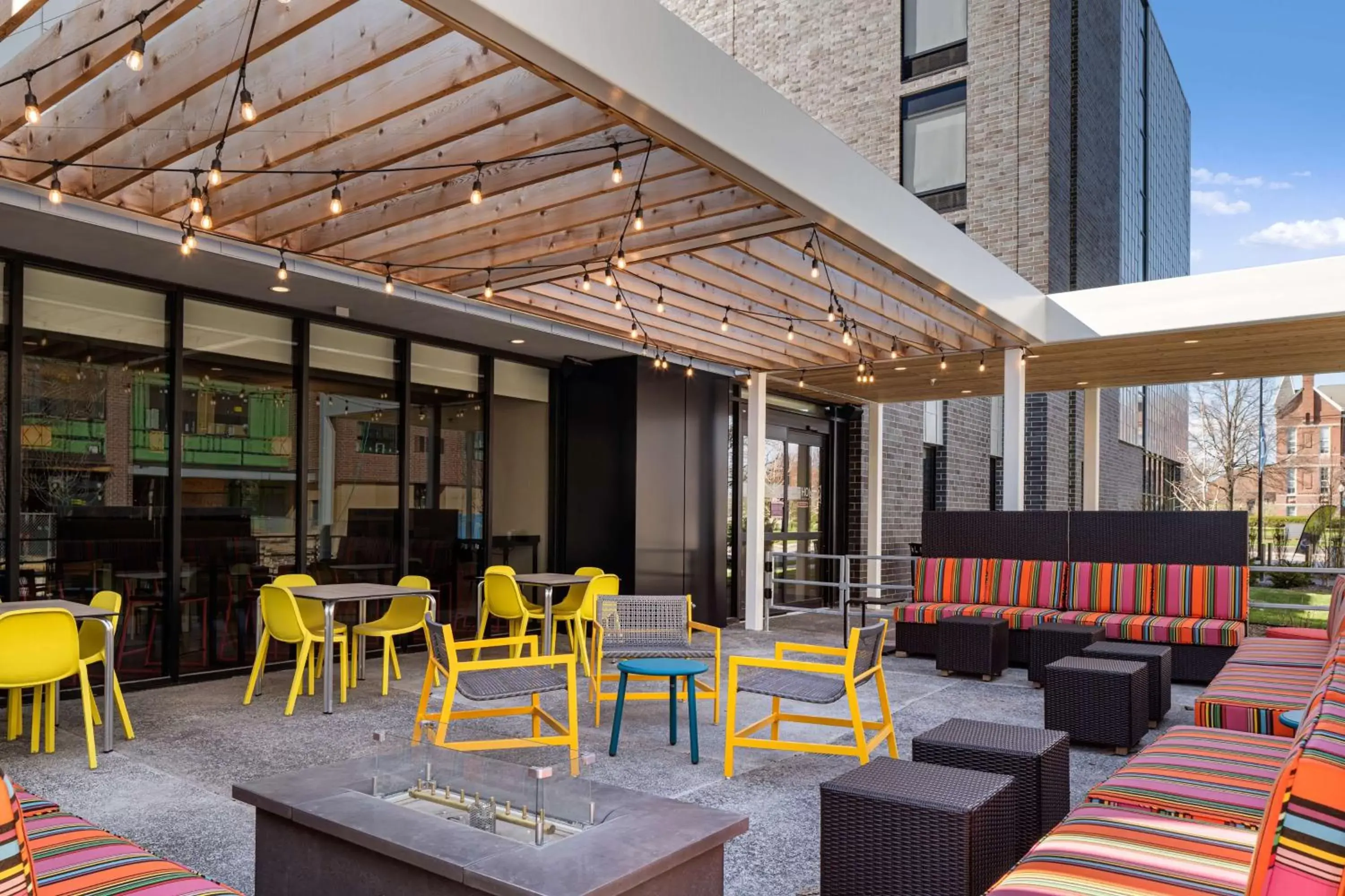 Patio, Restaurant/Places to Eat in Home2 Suites by Hilton Des Moines at Drake University