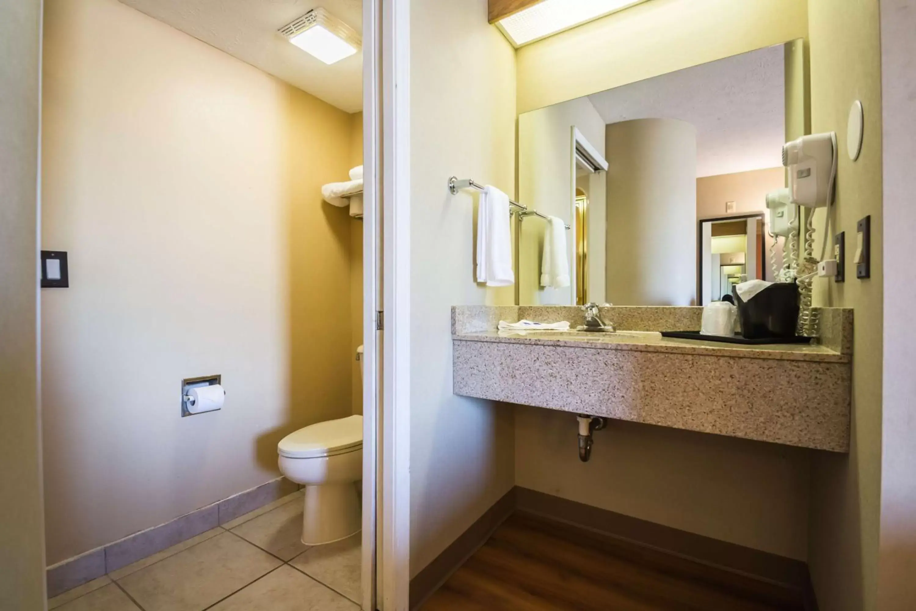 Toilet, Bathroom in Motel 6-Indianapolis, IN - Airport