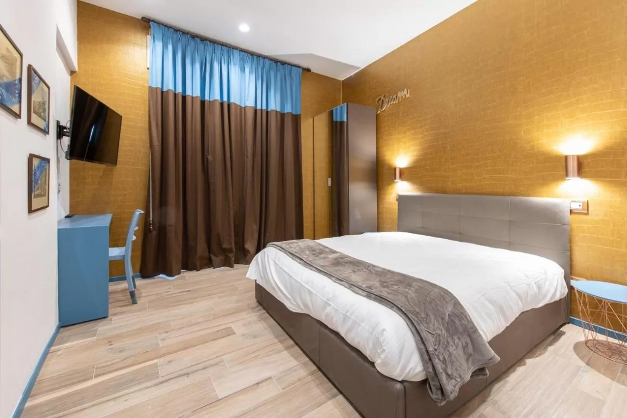 Bed in Rainbow Suite