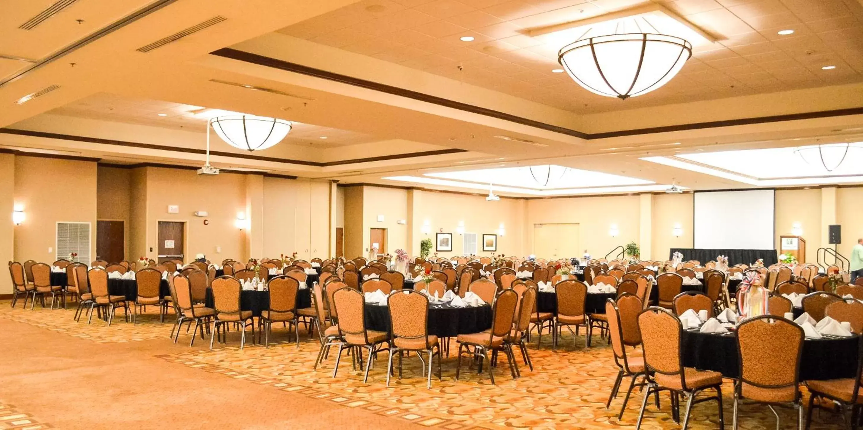 Meeting/conference room, Restaurant/Places to Eat in The Ramsey Hotel and Convention Center