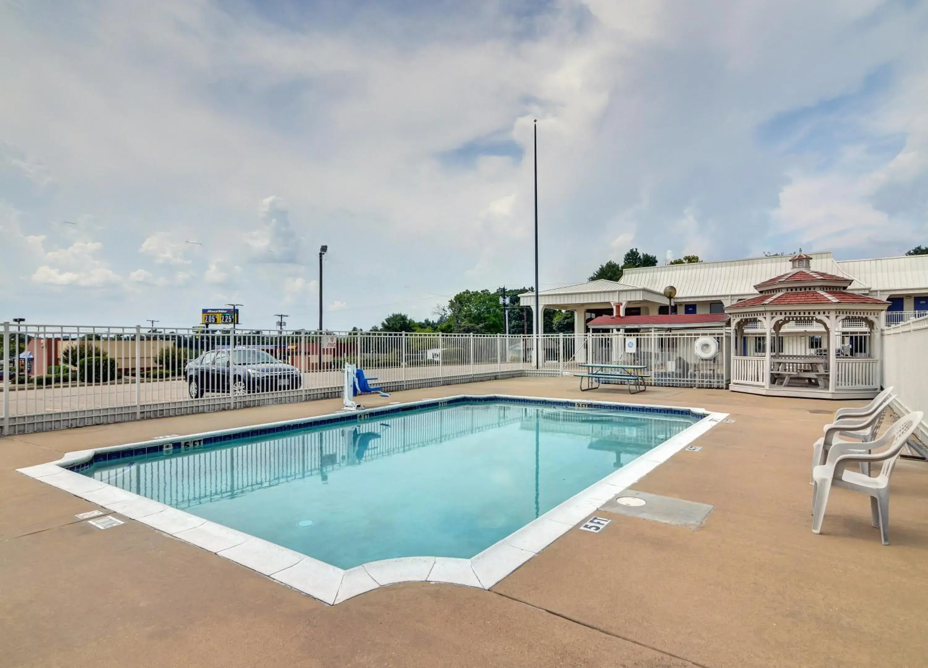 Decorative detail, Swimming Pool in Motel 6-Lindale, TX