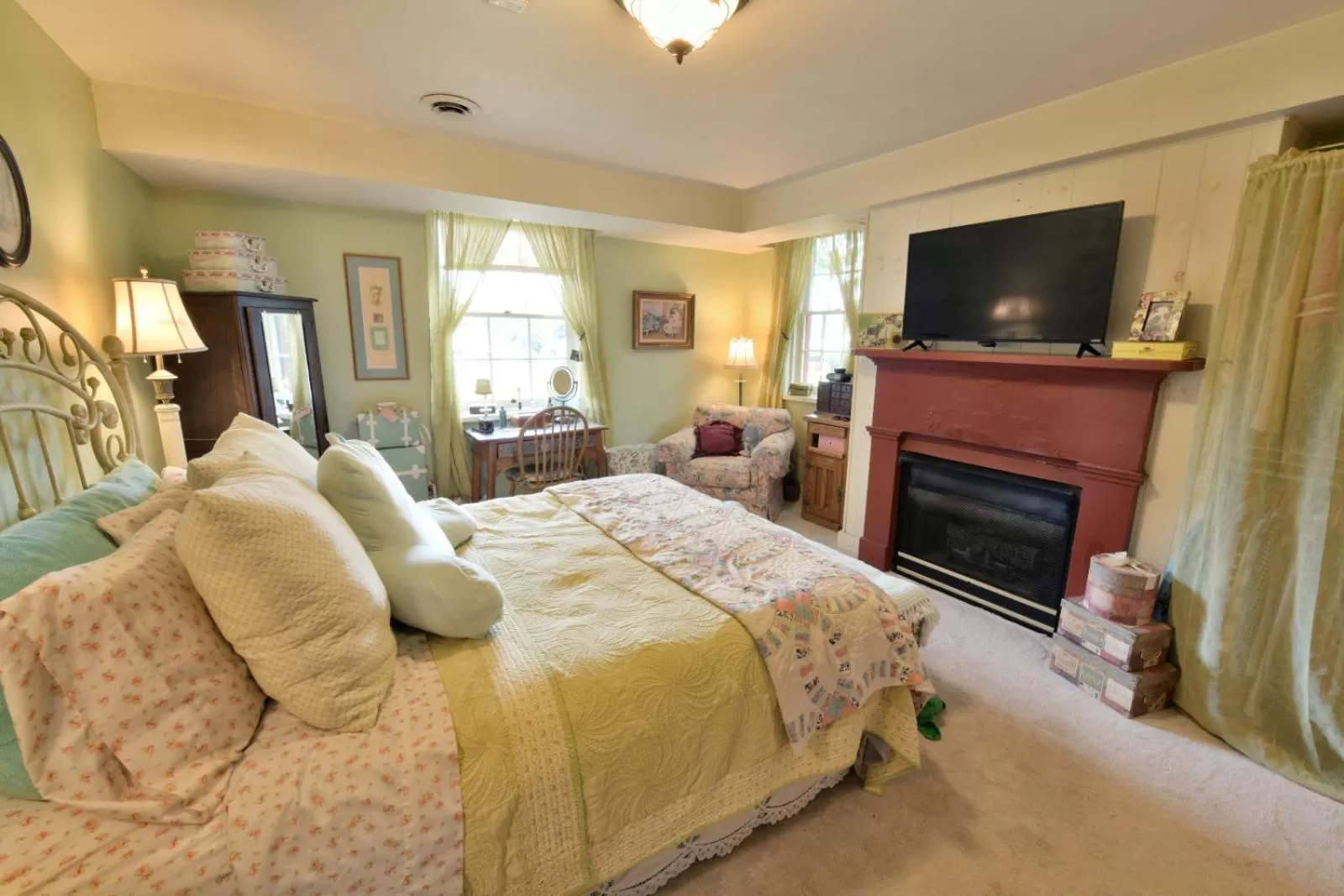 Bed in The Pines of Dresden