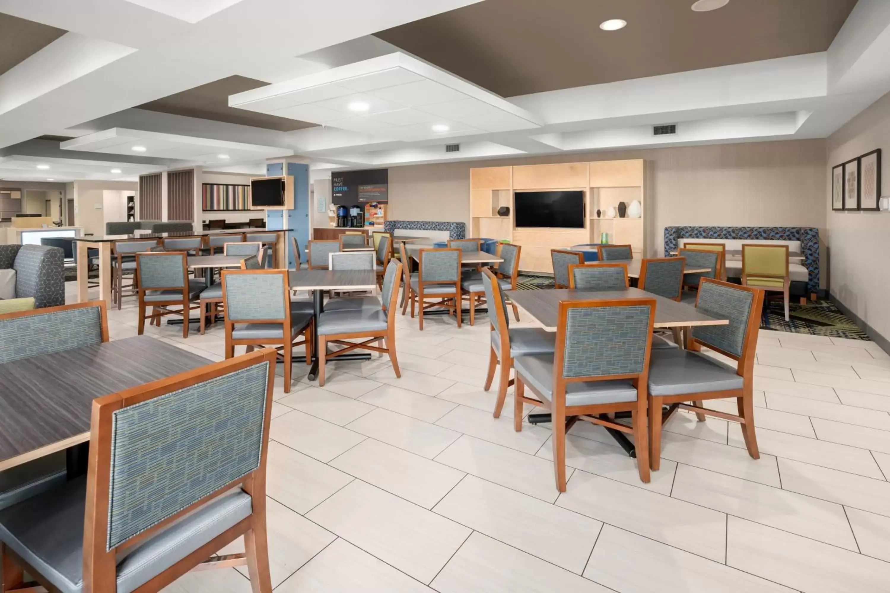 Breakfast, Restaurant/Places to Eat in Holiday Inn Express Hotel & Suites Marysville, an IHG Hotel