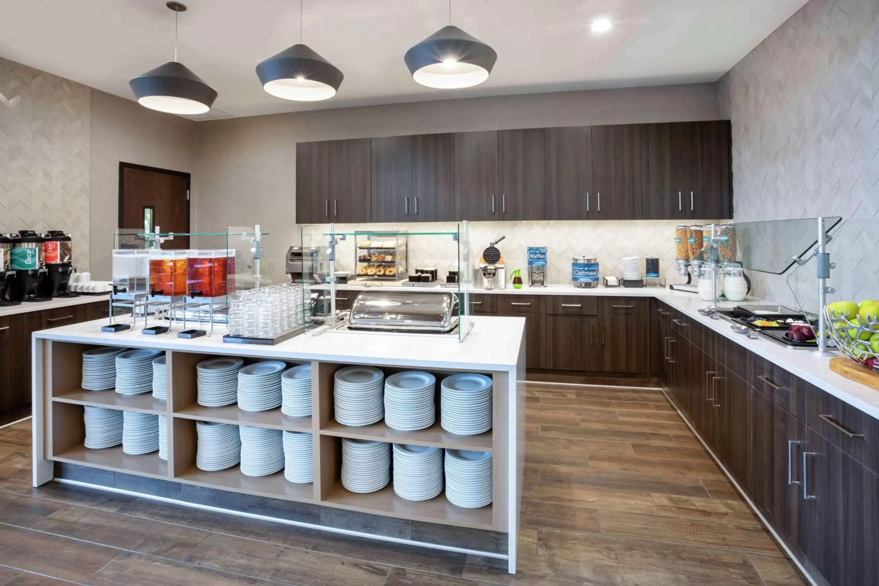 Breakfast, Kitchen/Kitchenette in Homewood Suites By Hilton Edina Minneapolis