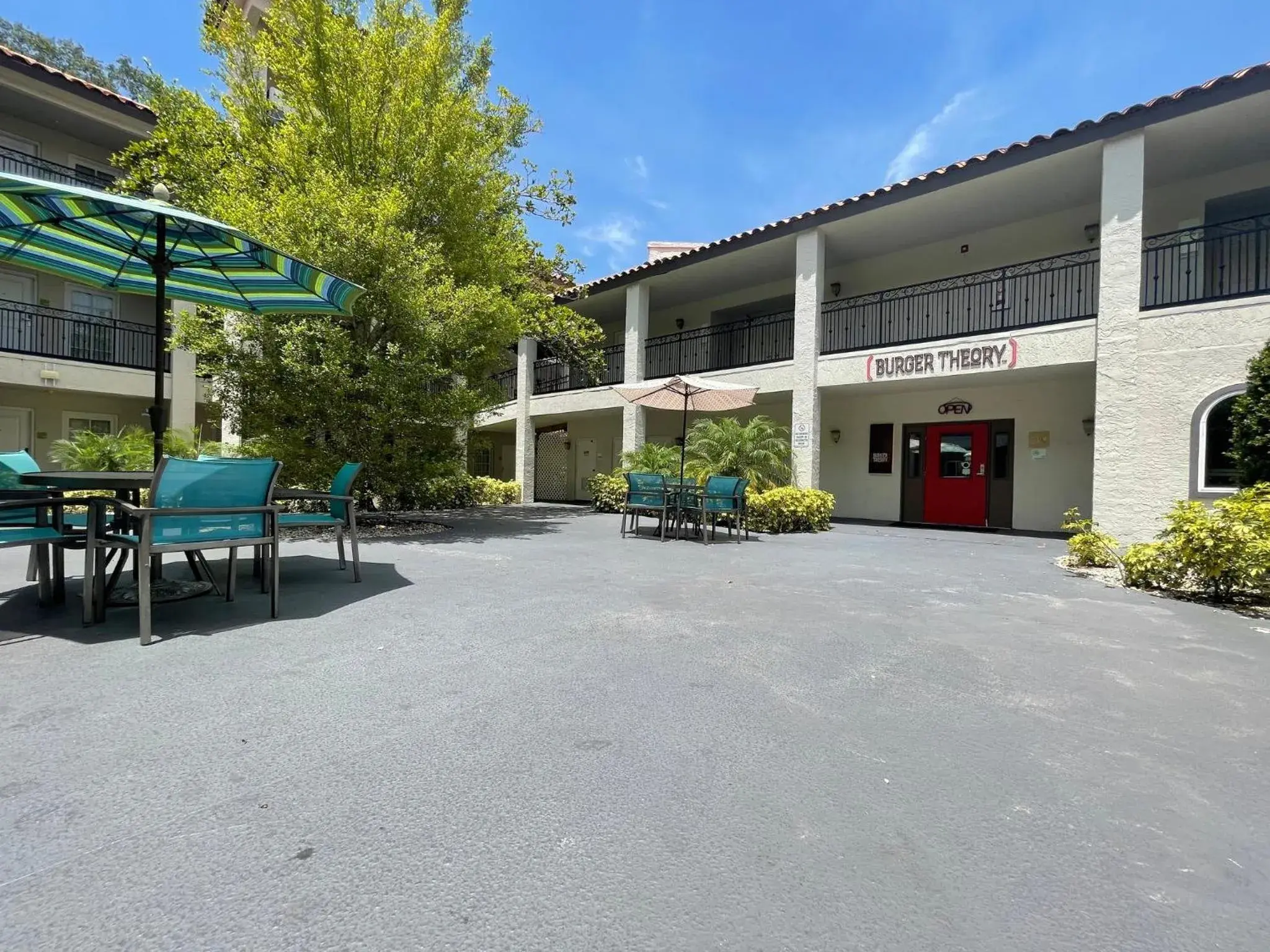 Property Building in Red Roof Inn PLUS & Suites Tampa