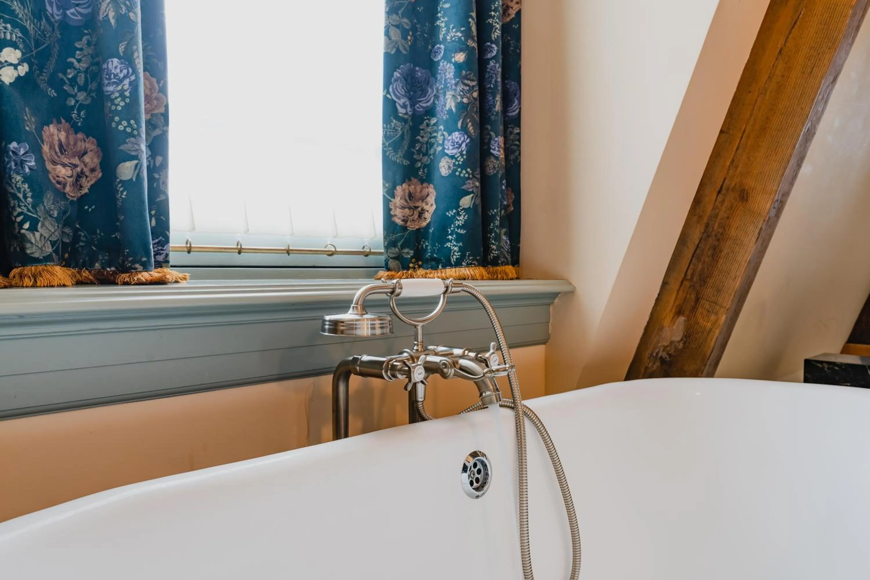 Bath in Hotel Mercier