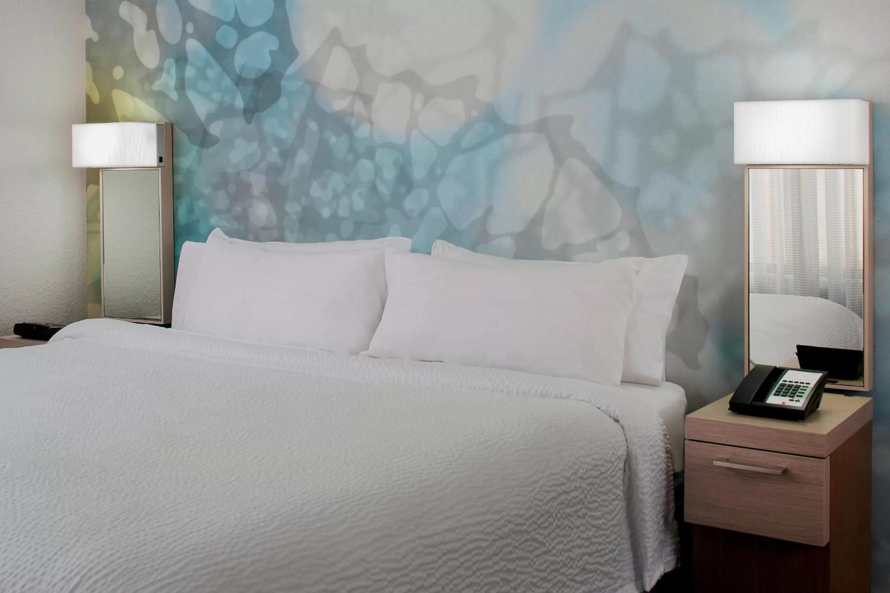 Bedroom, Bed in Courtyard by Marriott Orlando Lake Buena Vista in the Marriott Village