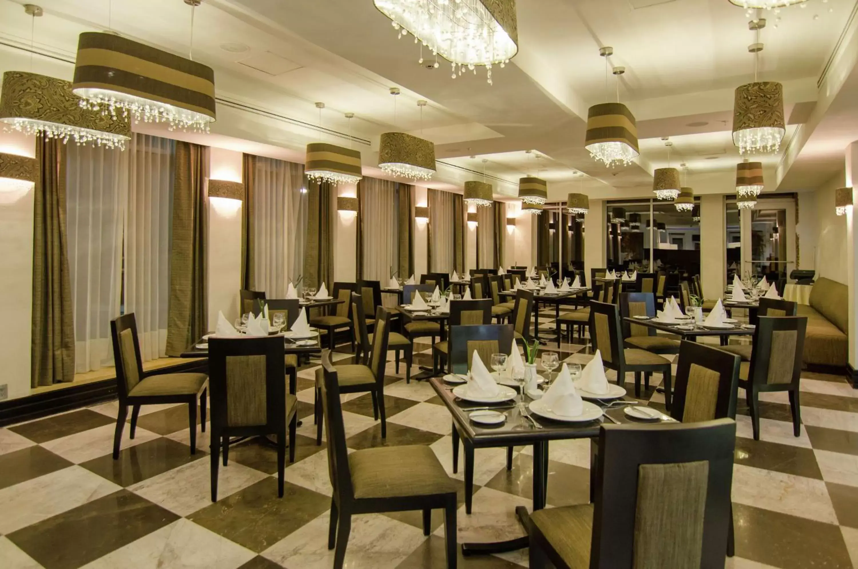 Meeting/conference room, Restaurant/Places to Eat in Hilton Garden Inn Tuxtla Gutierrez