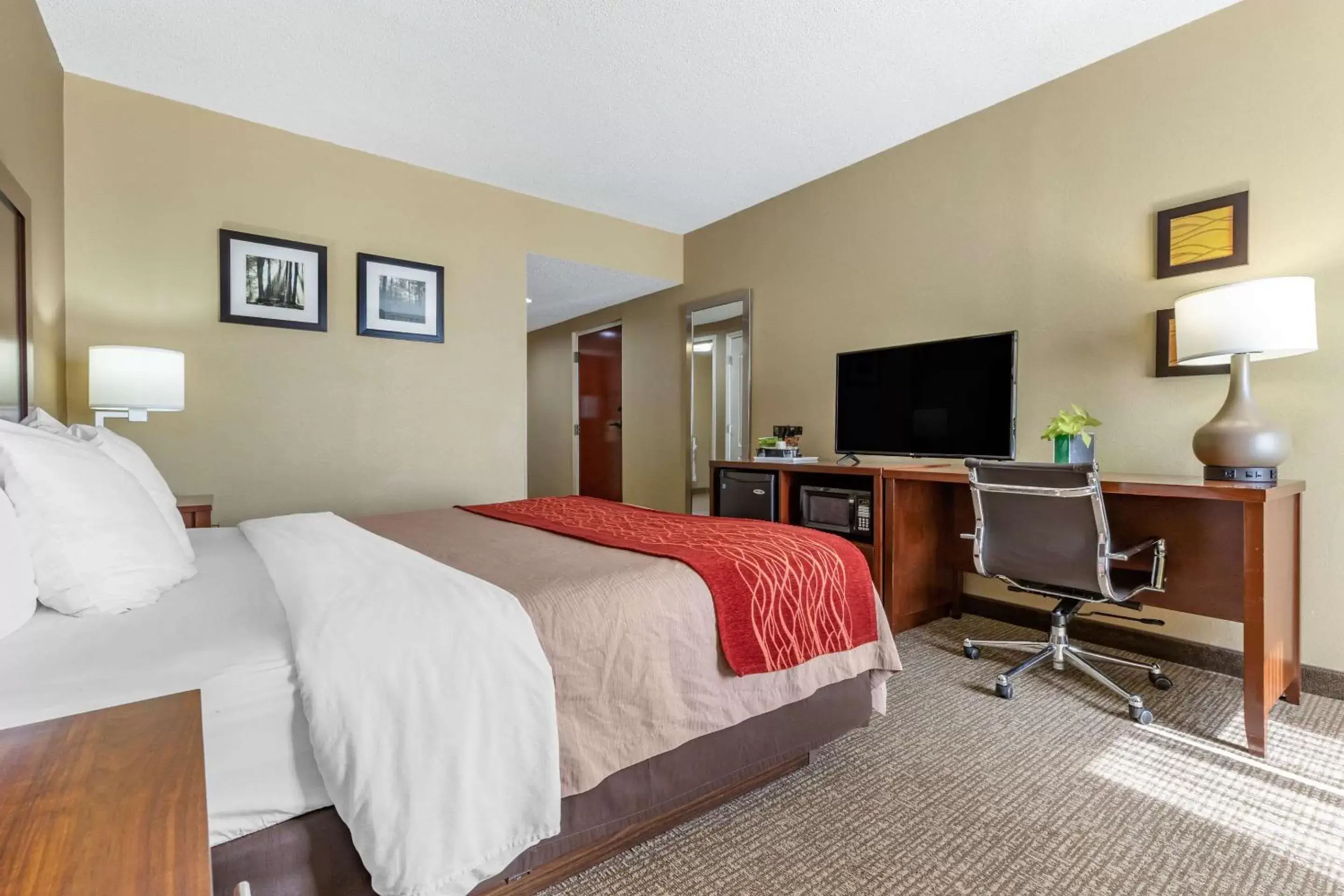 Photo of the whole room, TV/Entertainment Center in Comfort Inn Blythewood - North Columbia