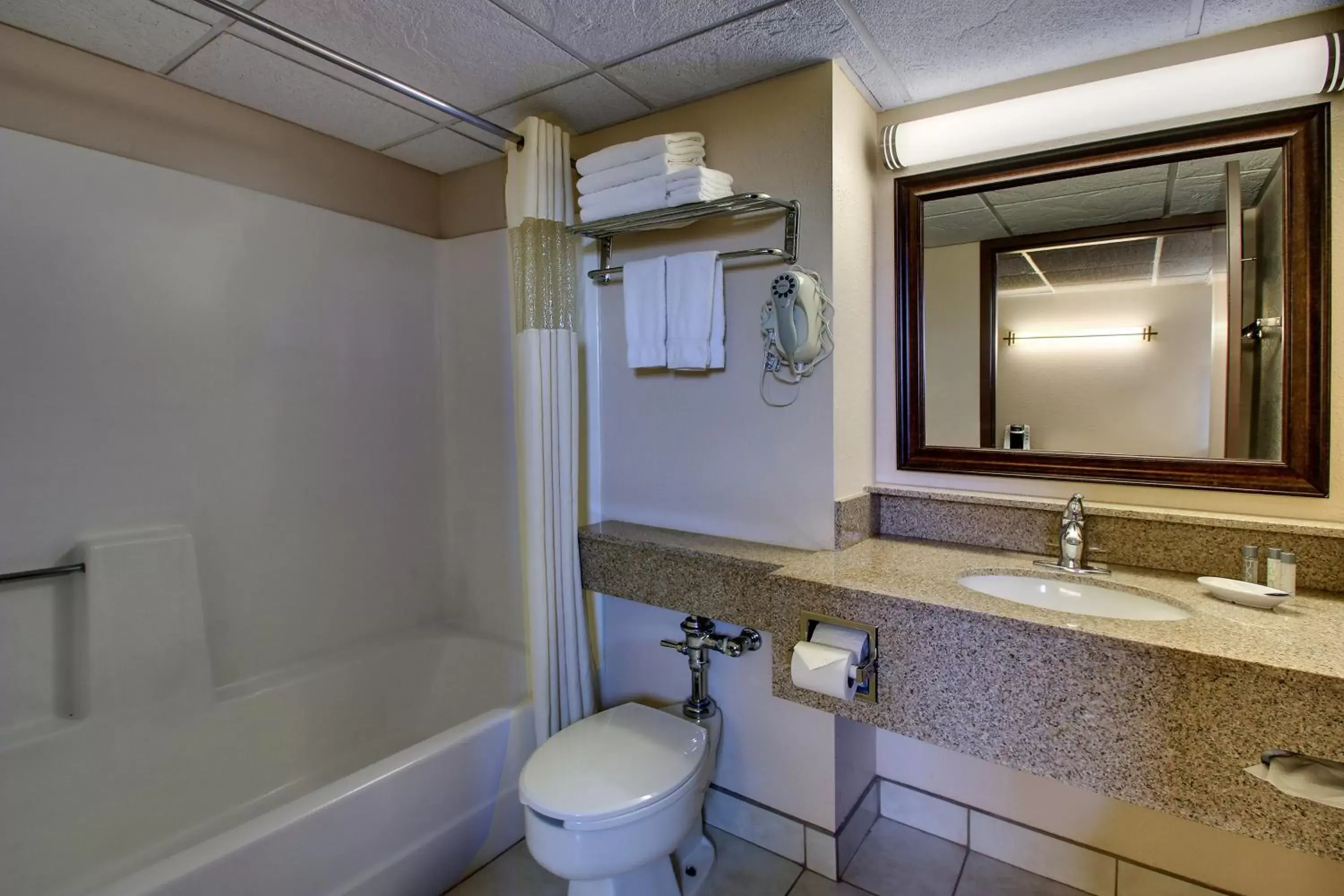 Bathroom in EverSpring Inn & Suites