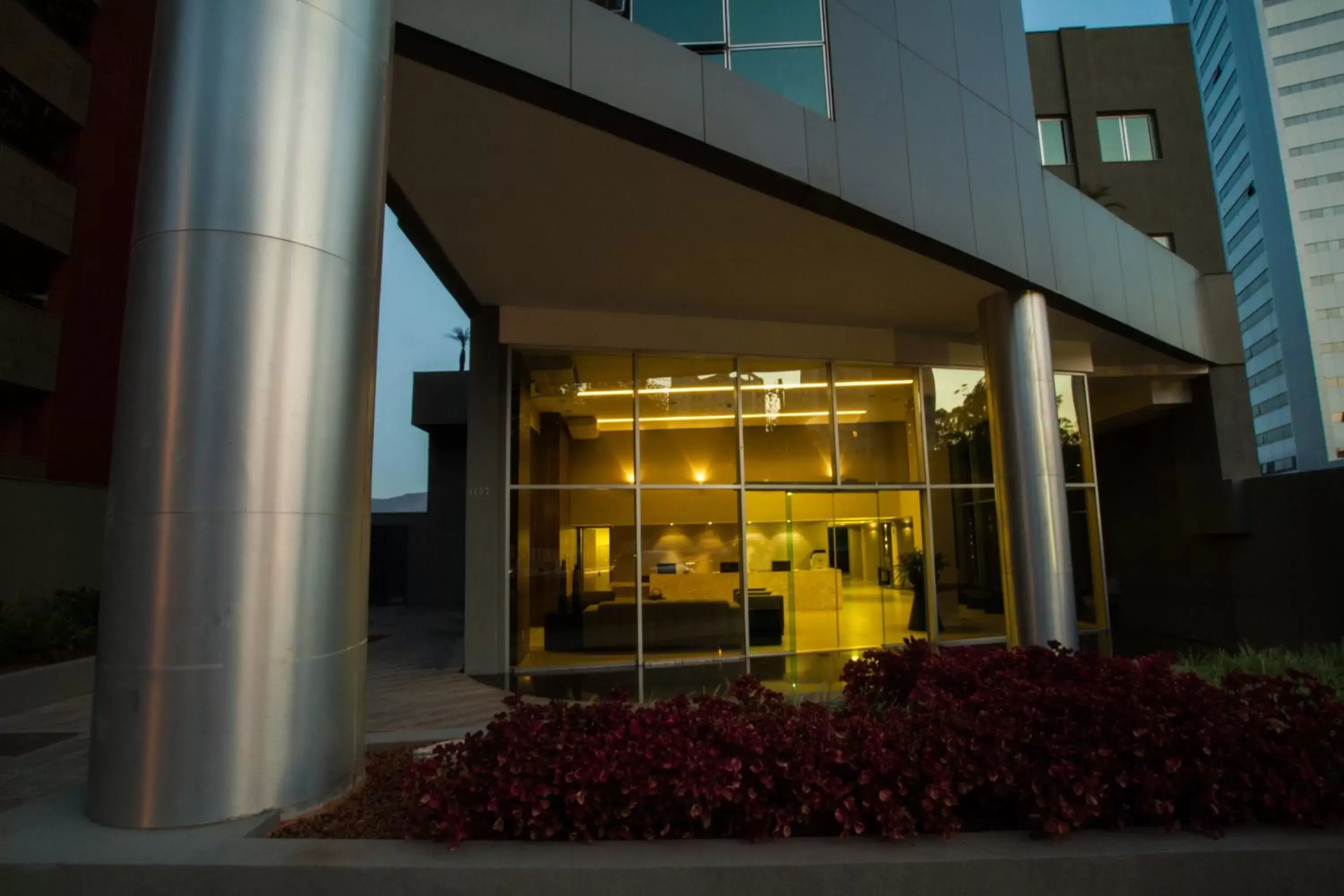 Facade/entrance in BH Raja Hotel Facade/entrance in BH Raja Hotel