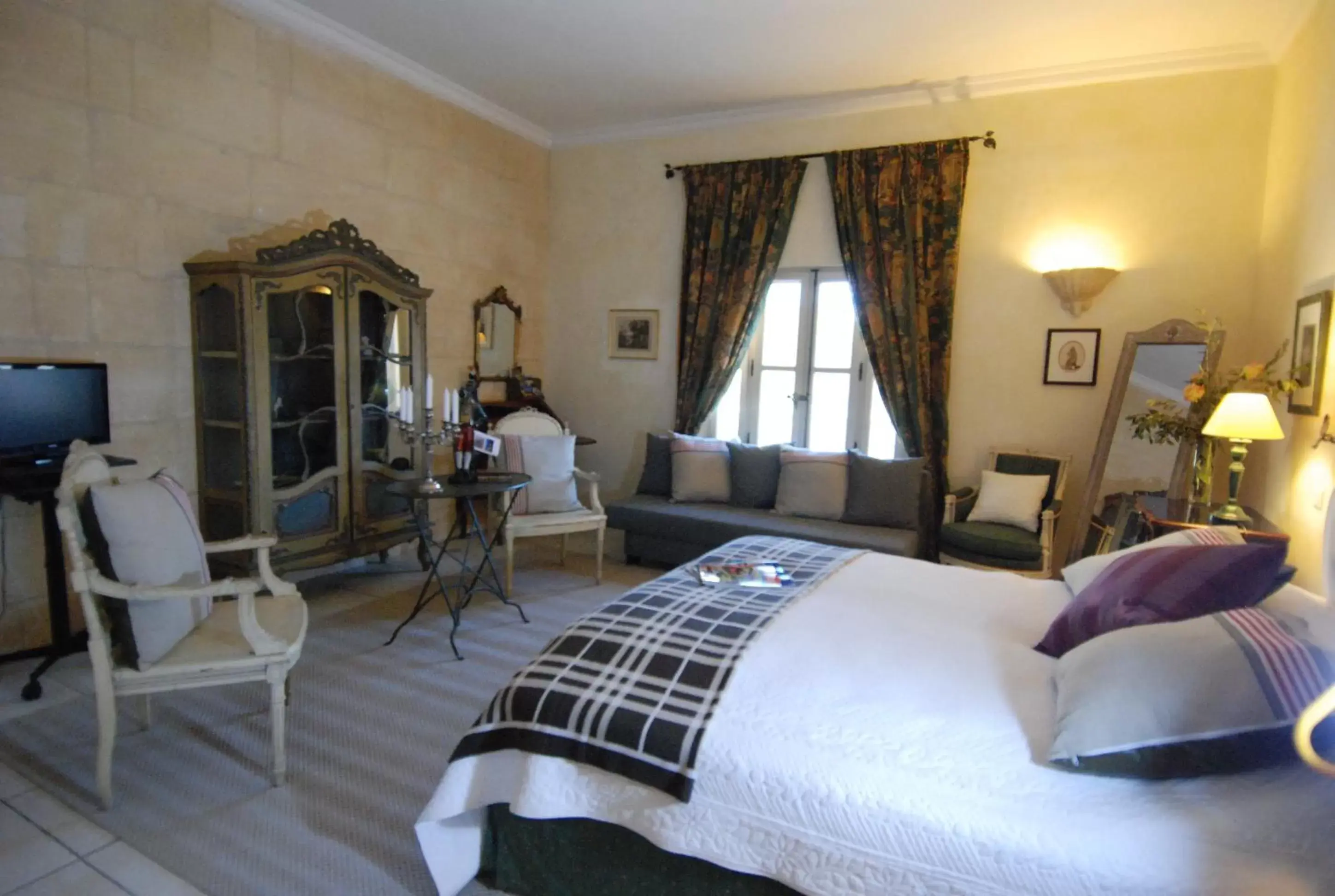 Photo of the whole room in Mas des Comtes de Provence