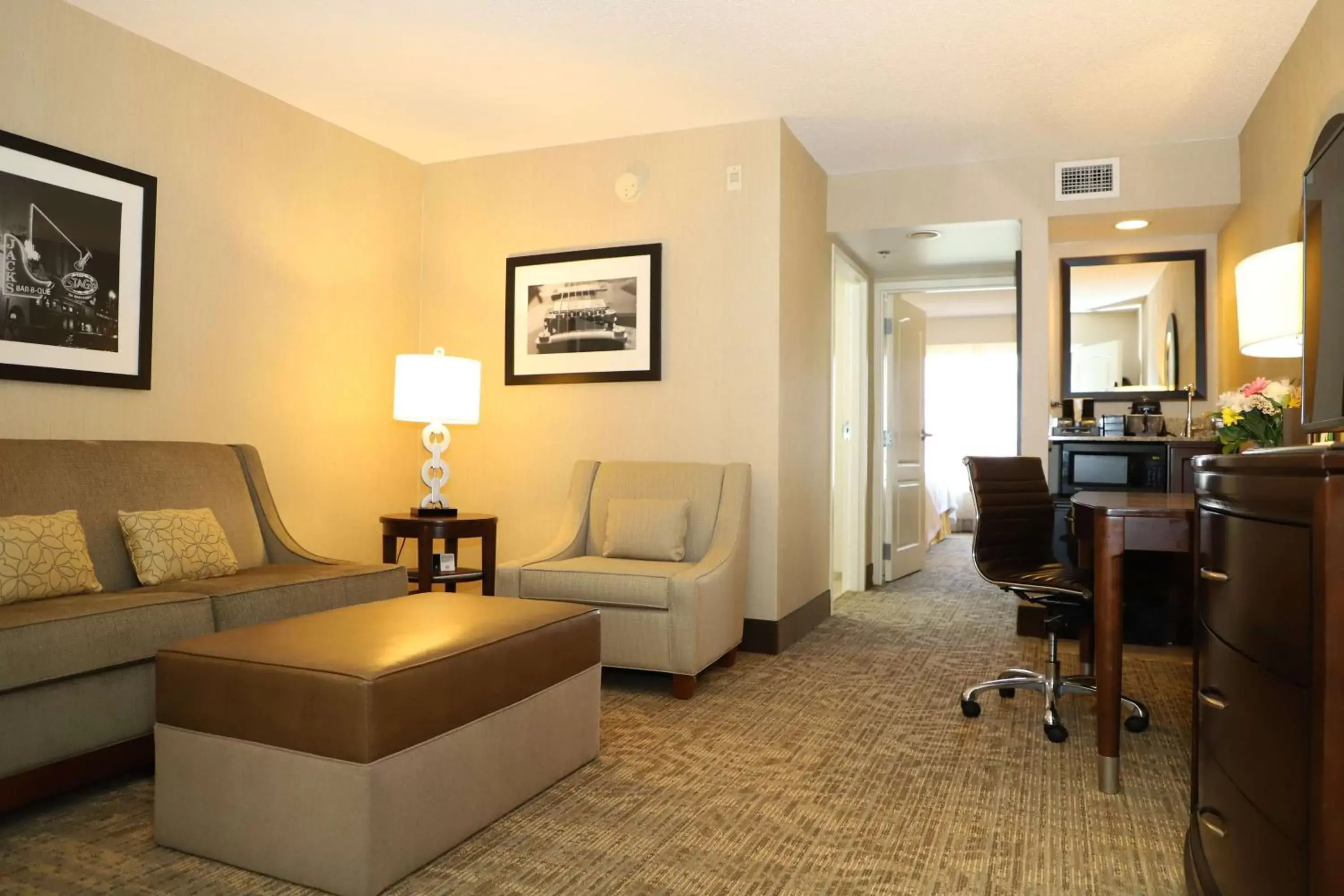 Bedroom, Seating Area in Embassy Suites Nashville - at Vanderbilt