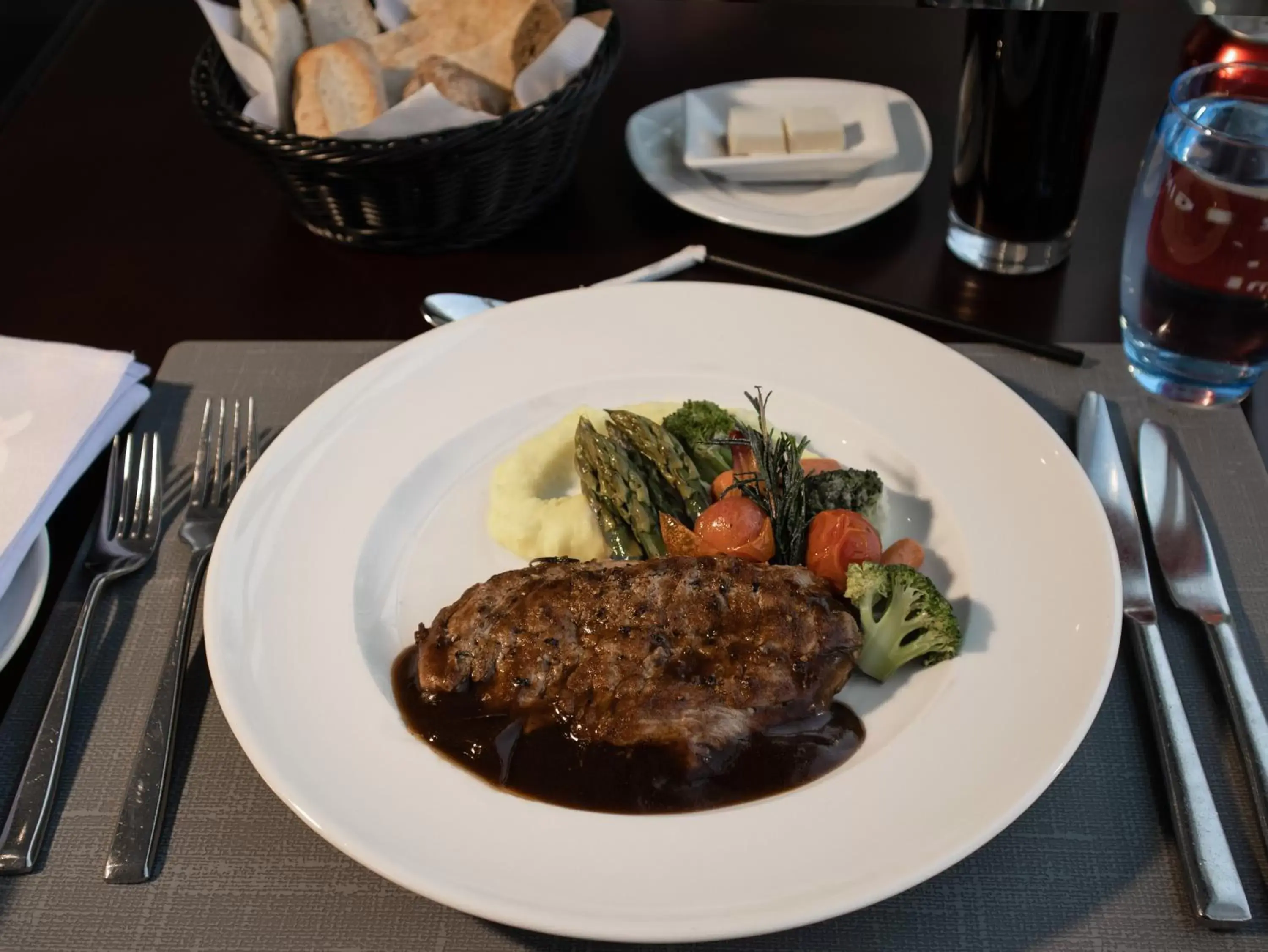 Restaurant/places to eat in Corniche Hotel Sharjah Restaurant/places to eat in Corniche Hotel Sharjah