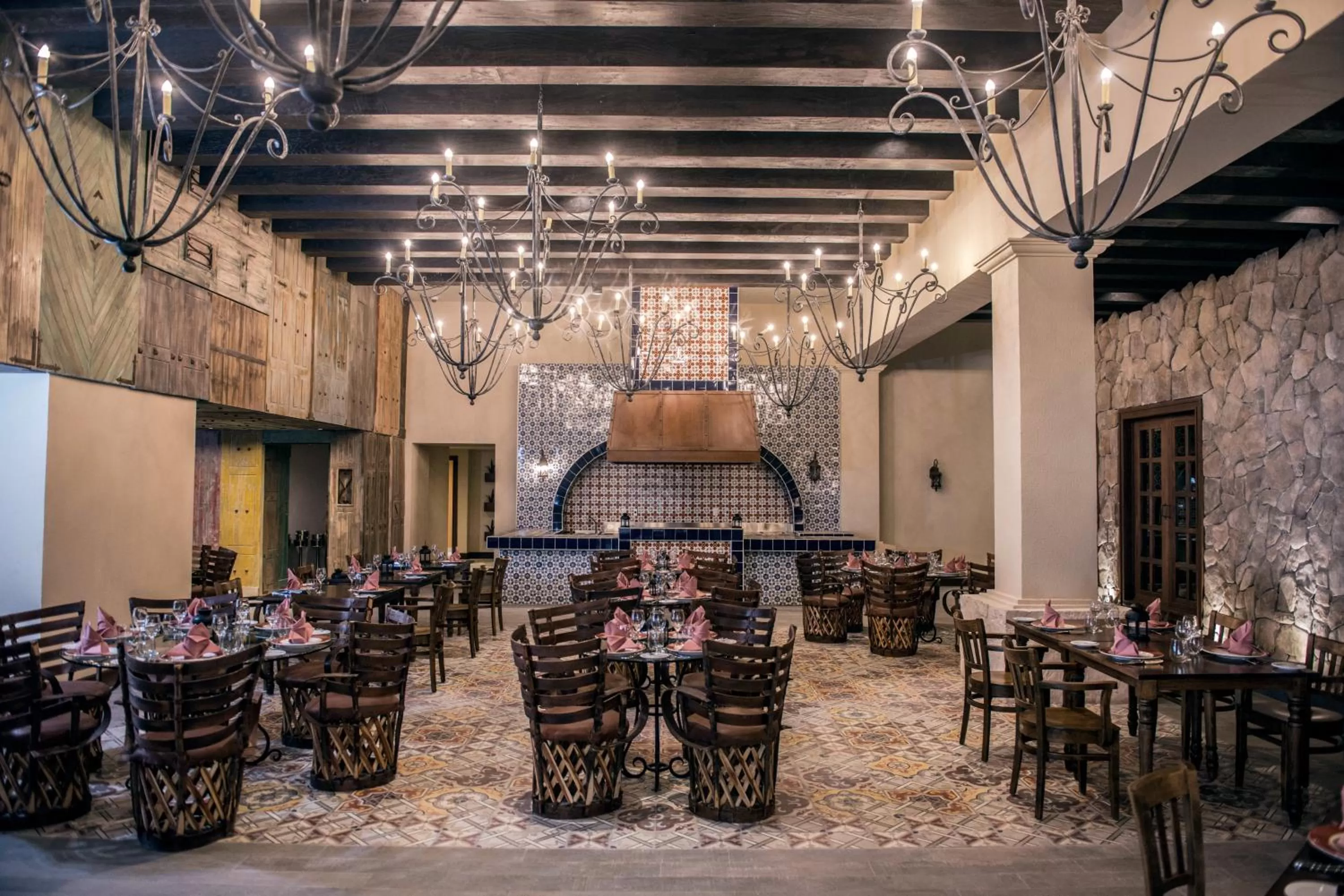 Restaurant/places to eat in Royalton Riviera Cancun, An Autograph Collection All-Inclusive Resort & Casino