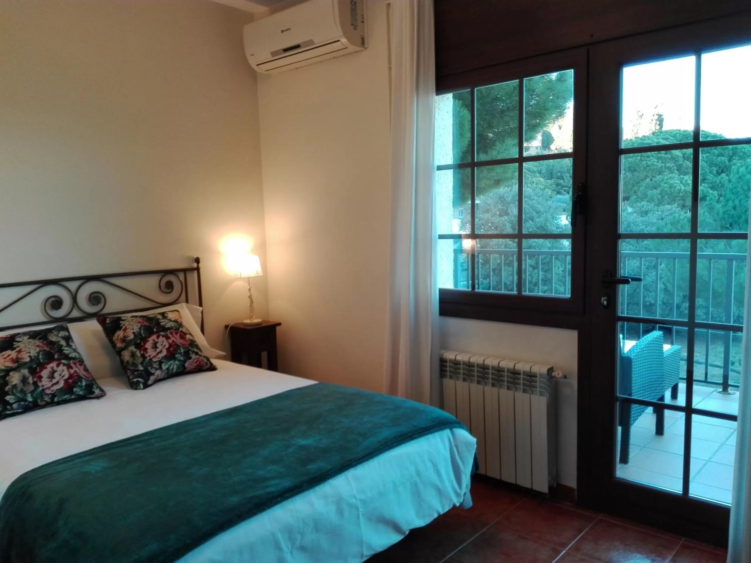 Bedroom, Bed in Cal Music B&B