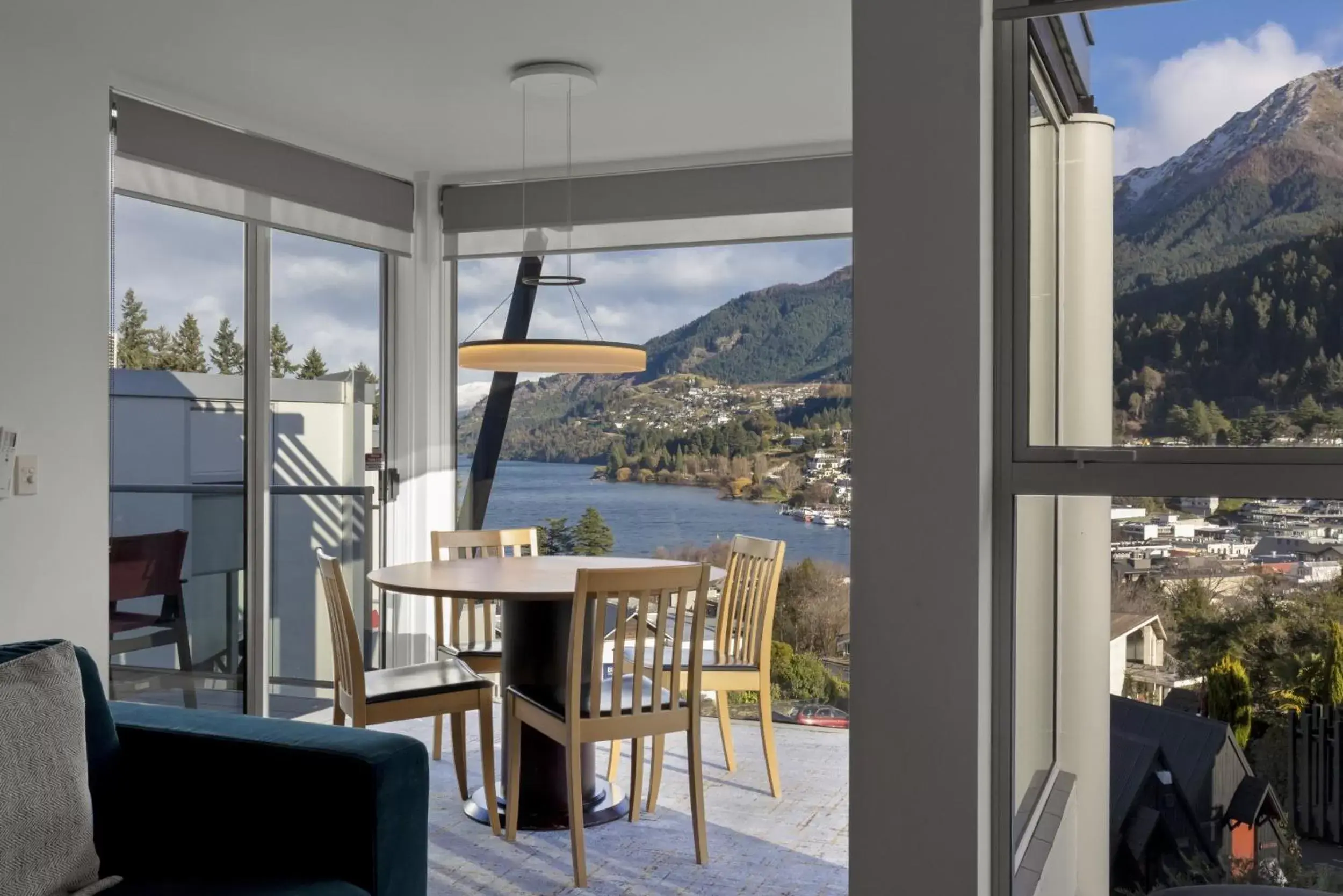 Dining area, Mountain View in Scenic Suites Queenstown