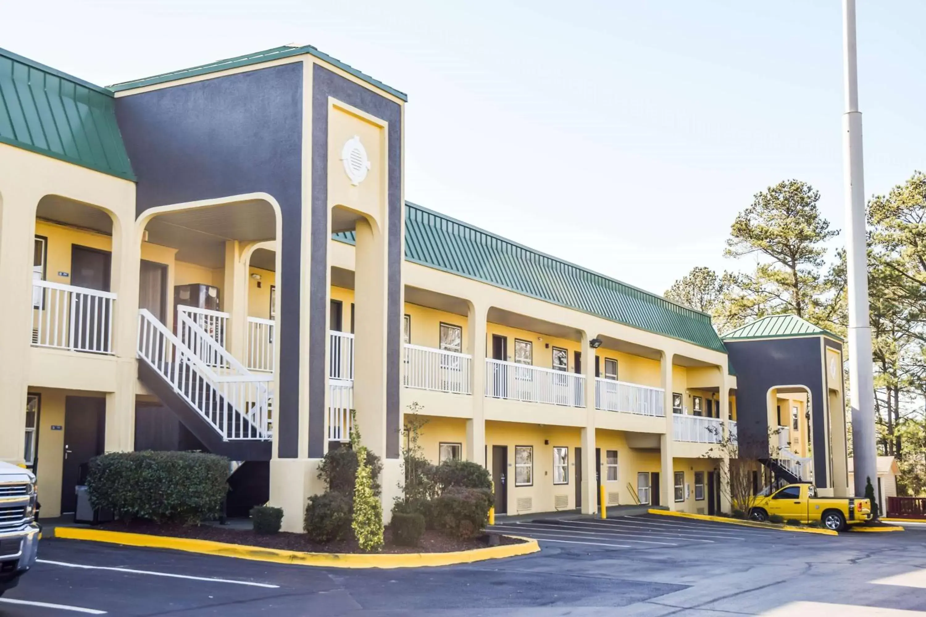 Property Building in Best Western Fairwinds Inn