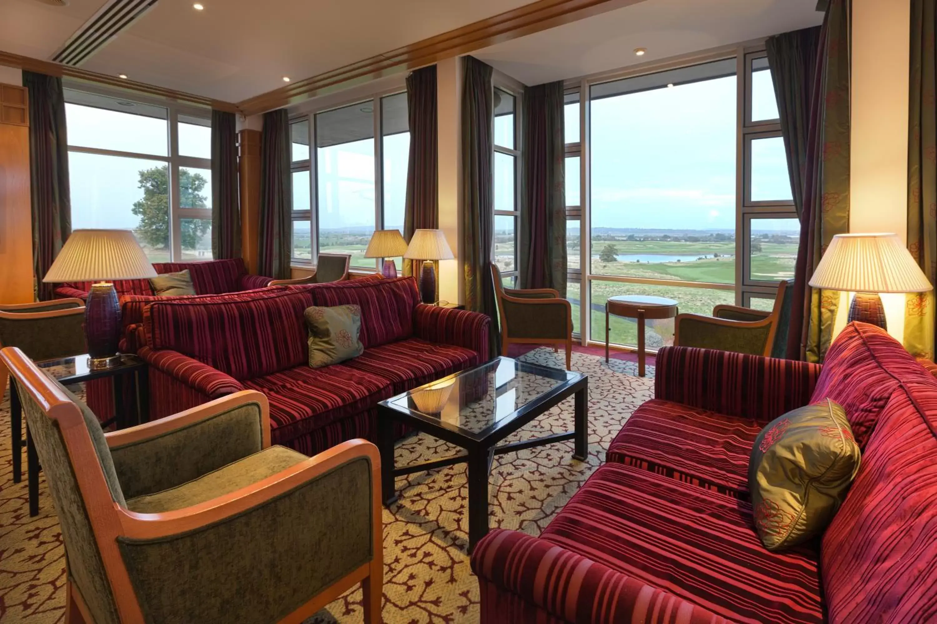Lounge or bar, Seating Area in The Oxfordshire Golf & Spa Hotel