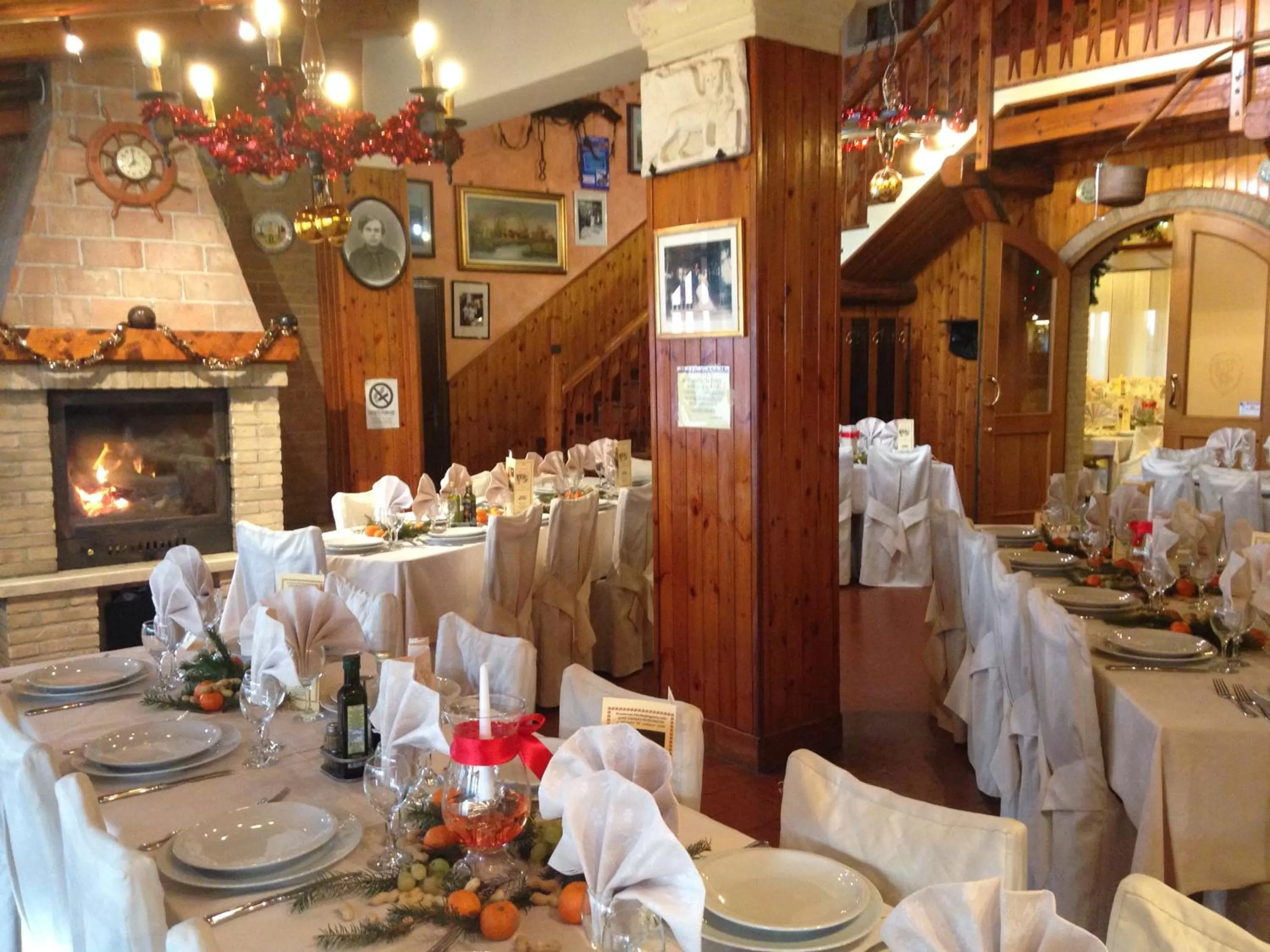 Dining area in Hotel Pizzeria Ristorante "Al Leone"