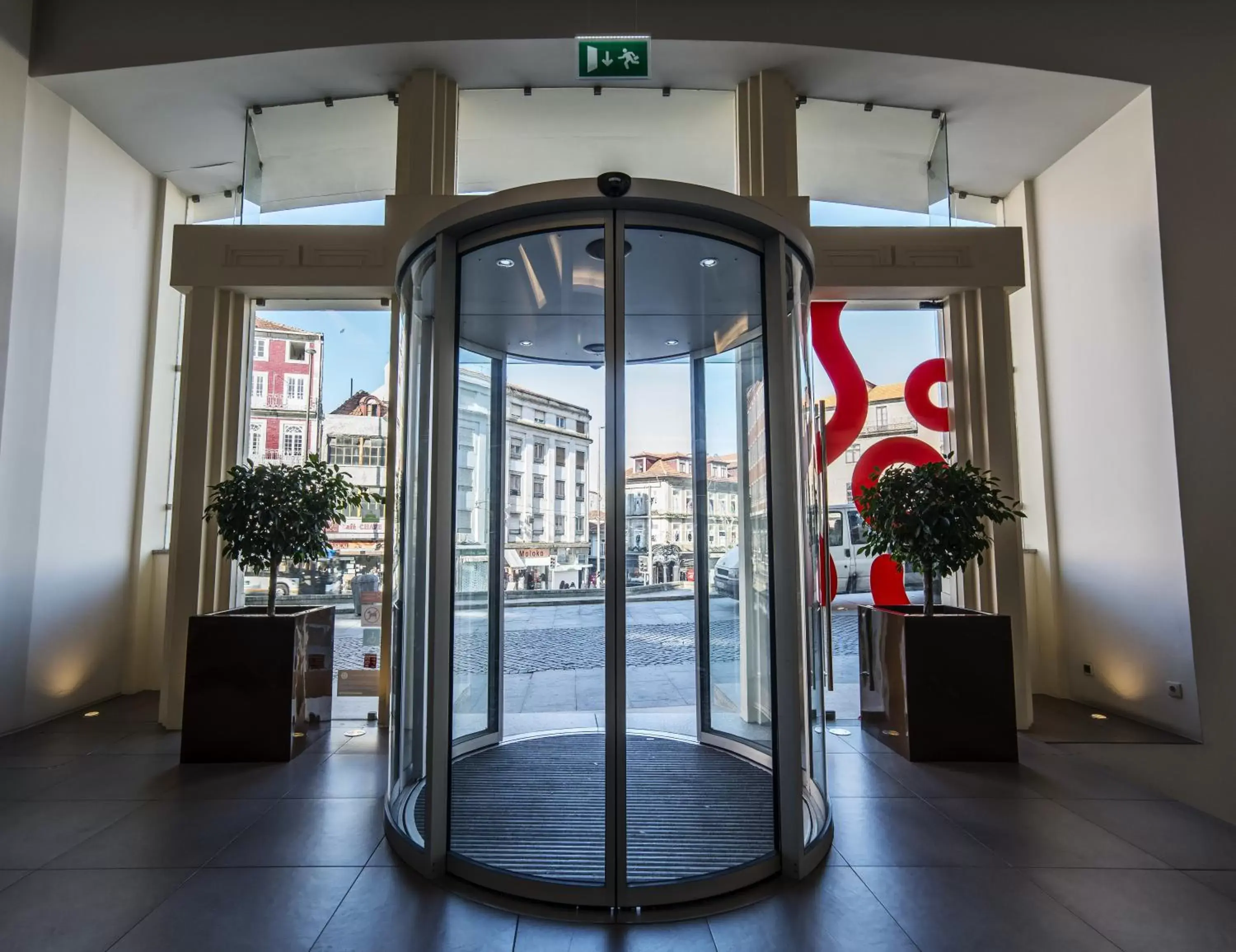 Lobby or reception in Moov Hotel Porto Centro