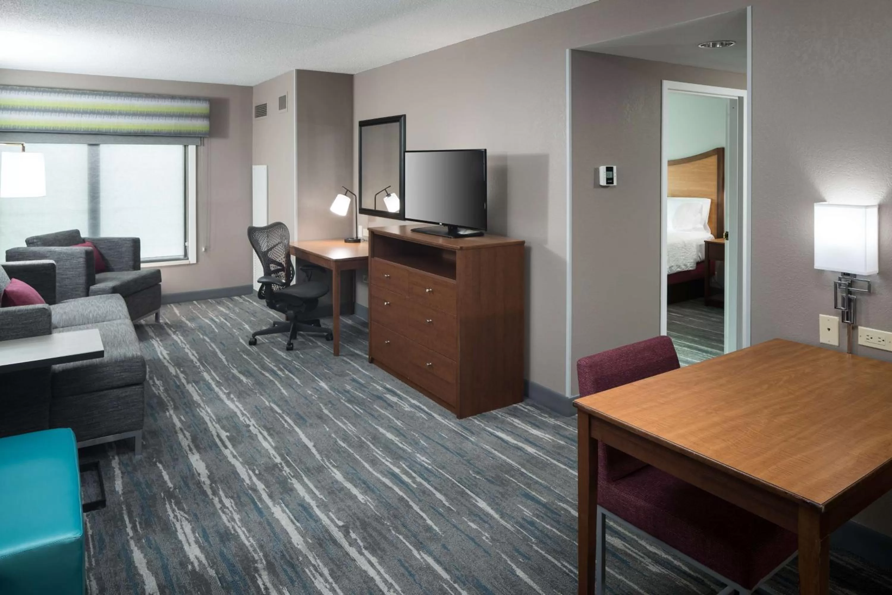 Living room in Hampton Inn & Suites Chicago North Shore