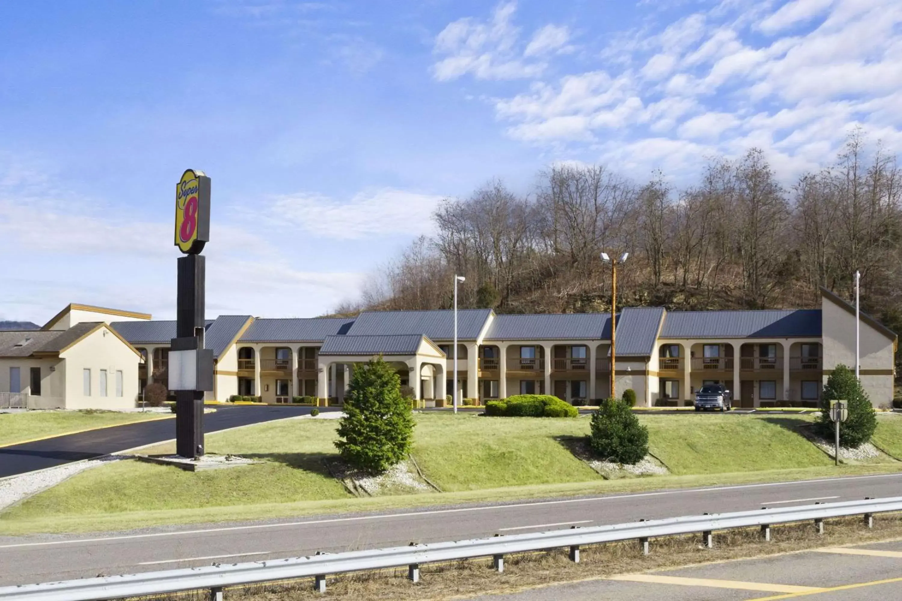 Property Building in Super 8 by Wyndham Fort Chiswell Wytheville Area