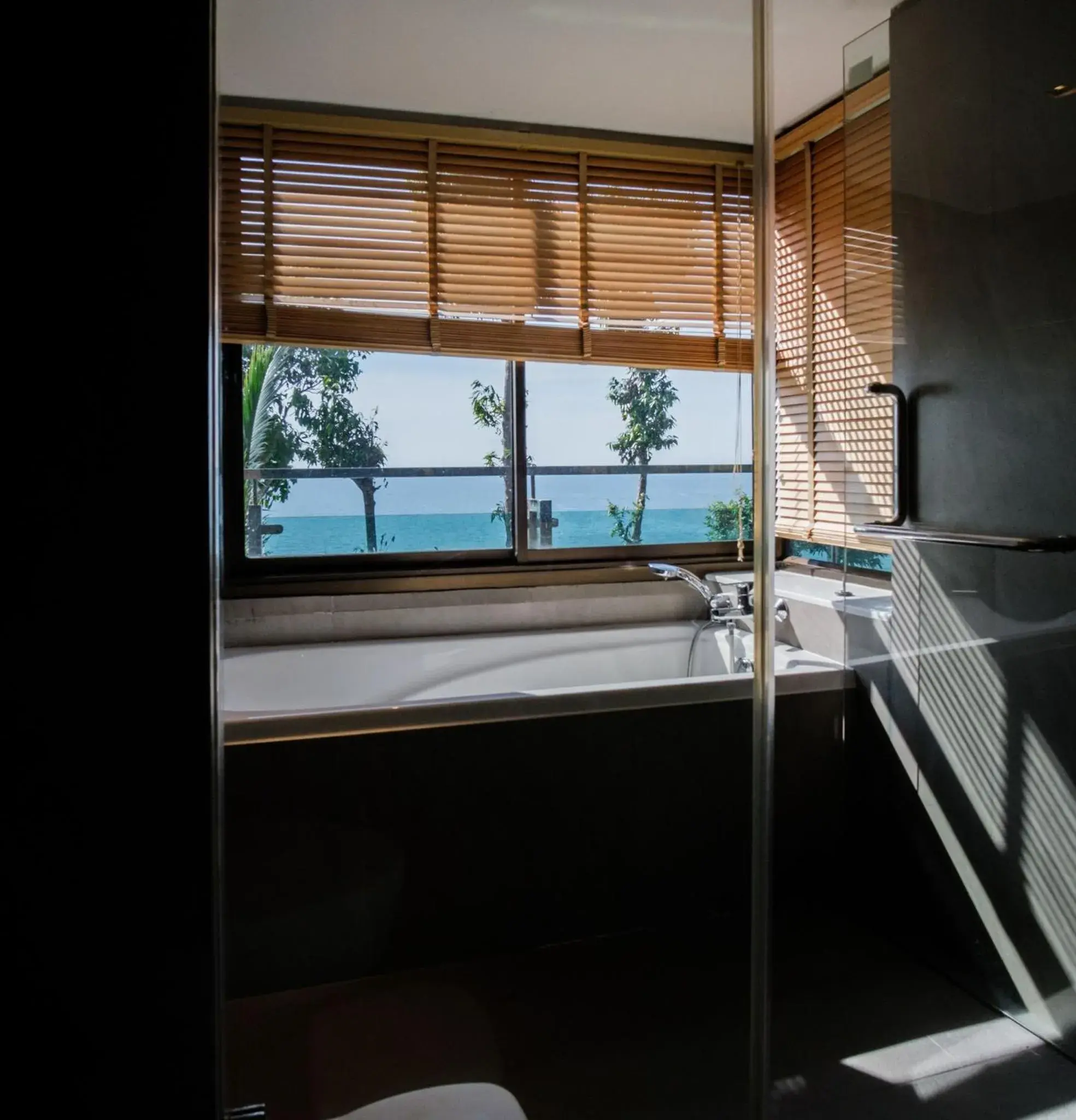 Hot Tub in Cliff Lanta Suite-Koh Lanta Krabi