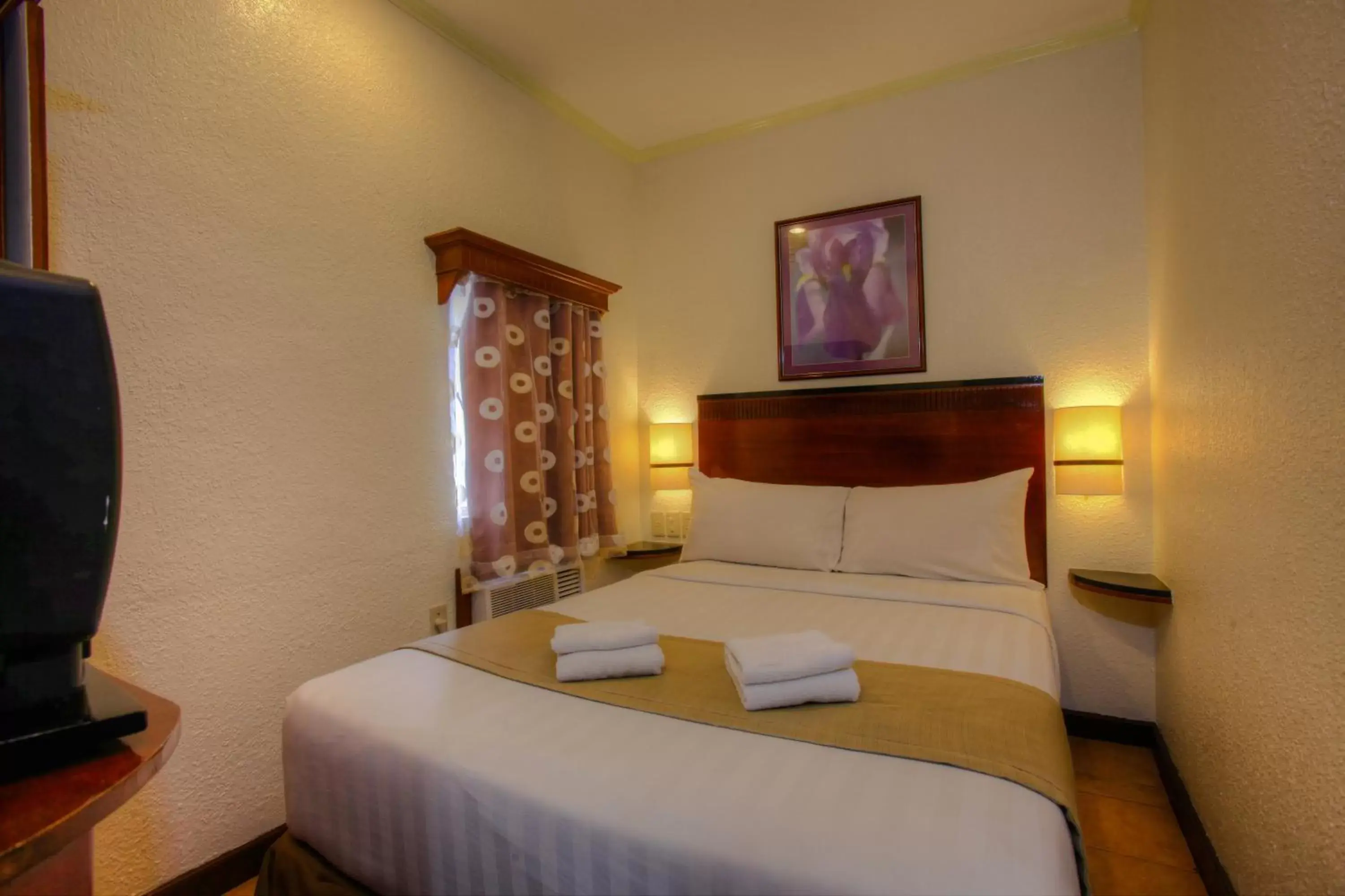 Photo of the whole room, Bed in Fersal Hotel - P. Tuazon Cubao