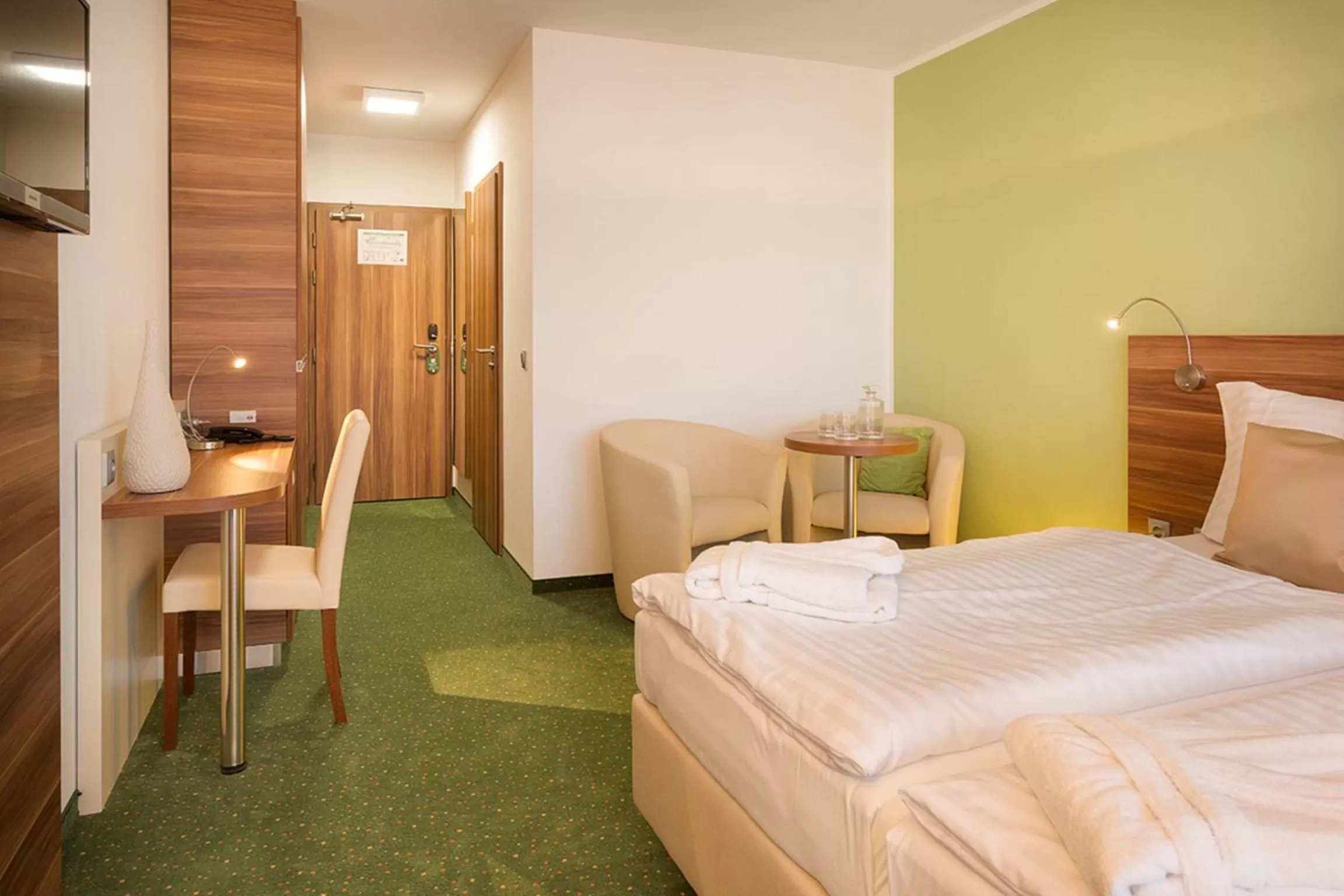 Bedroom, Bed in Kurhotel Pyramide Sibyllenbad