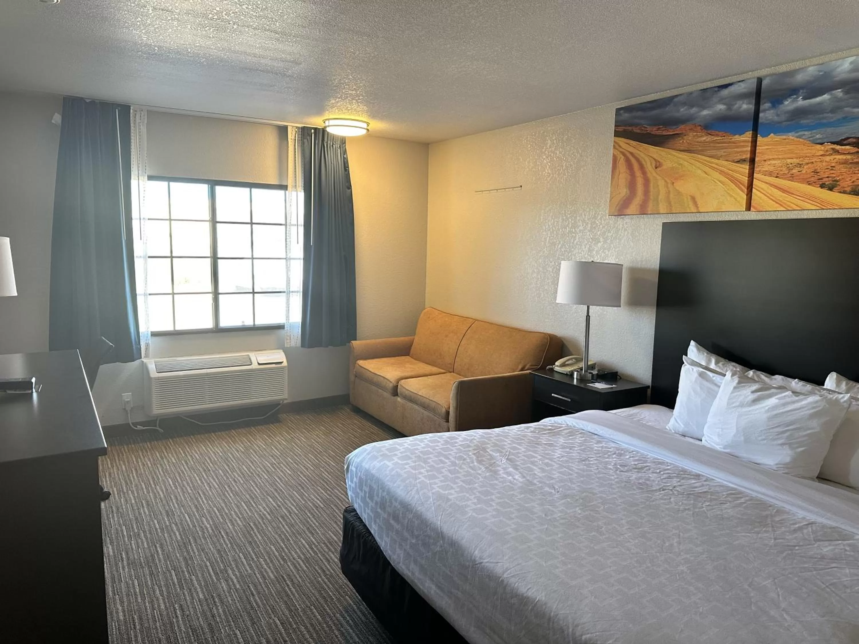 Bedroom in Clarion Pointe Winslow I-40