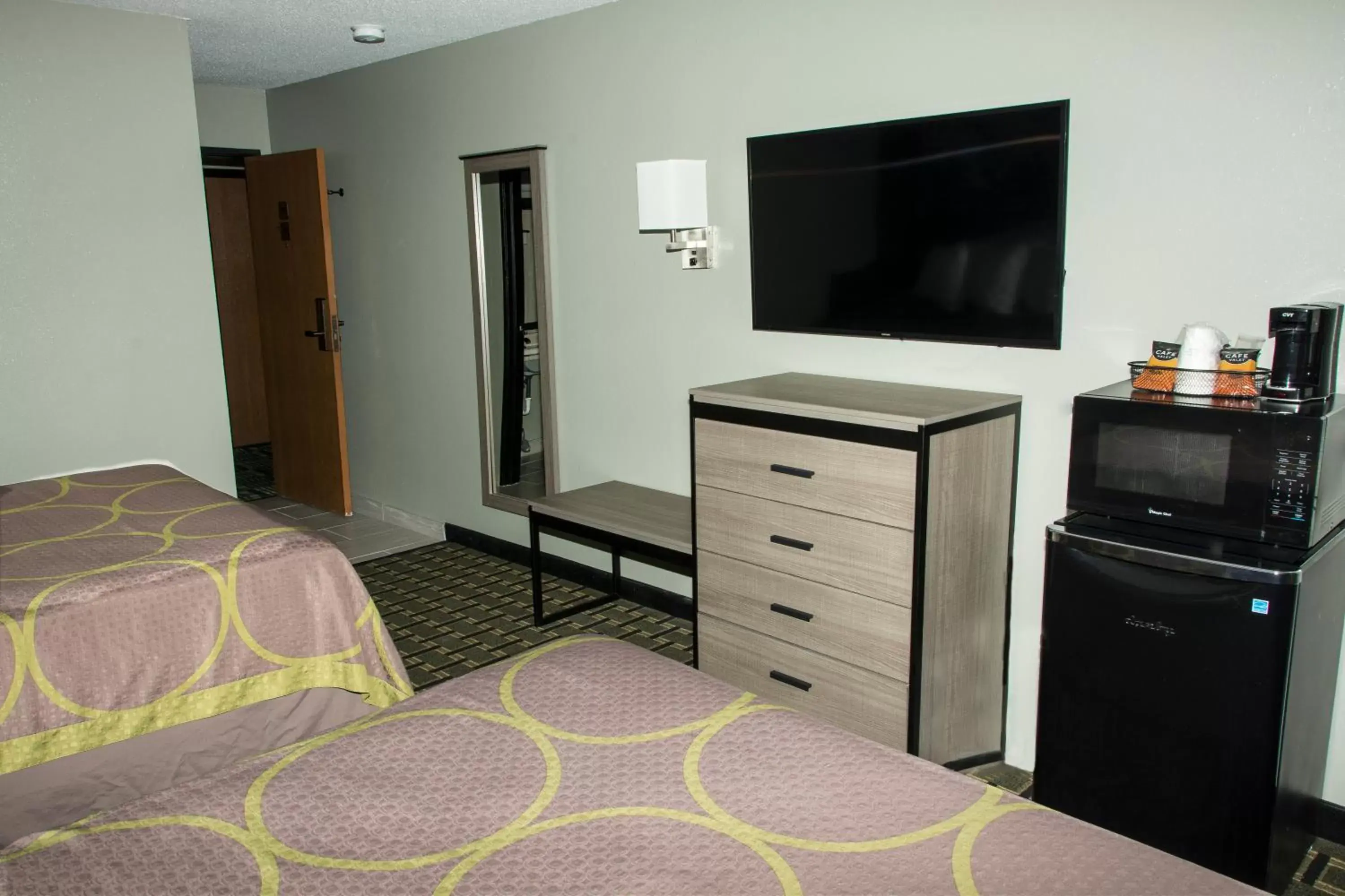 Bedroom, TV/Entertainment Center in Super 8 by Wyndham Michigan City