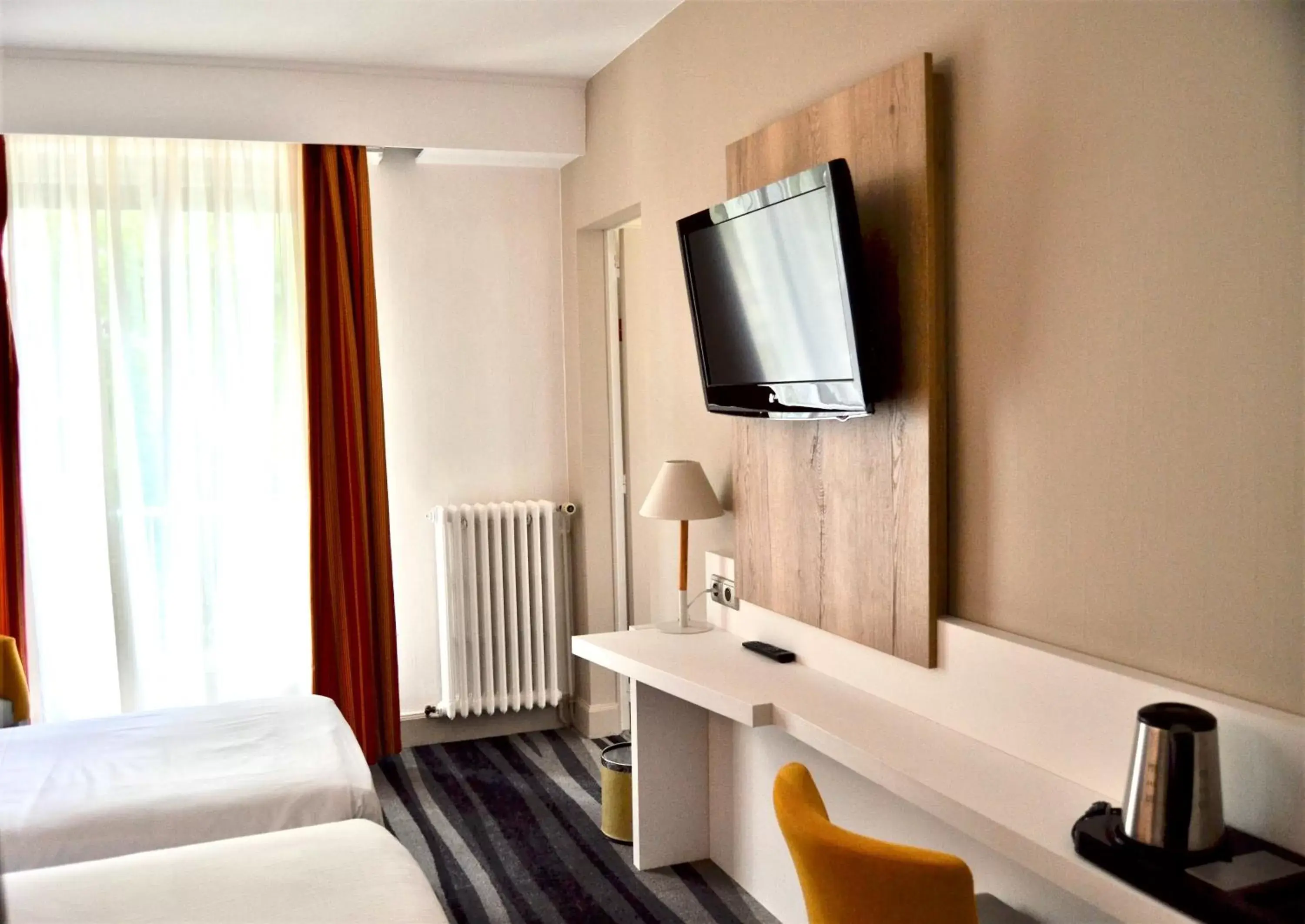 TV and multimedia, TV/Entertainment Center in Kyriad Hotel Tours Centre