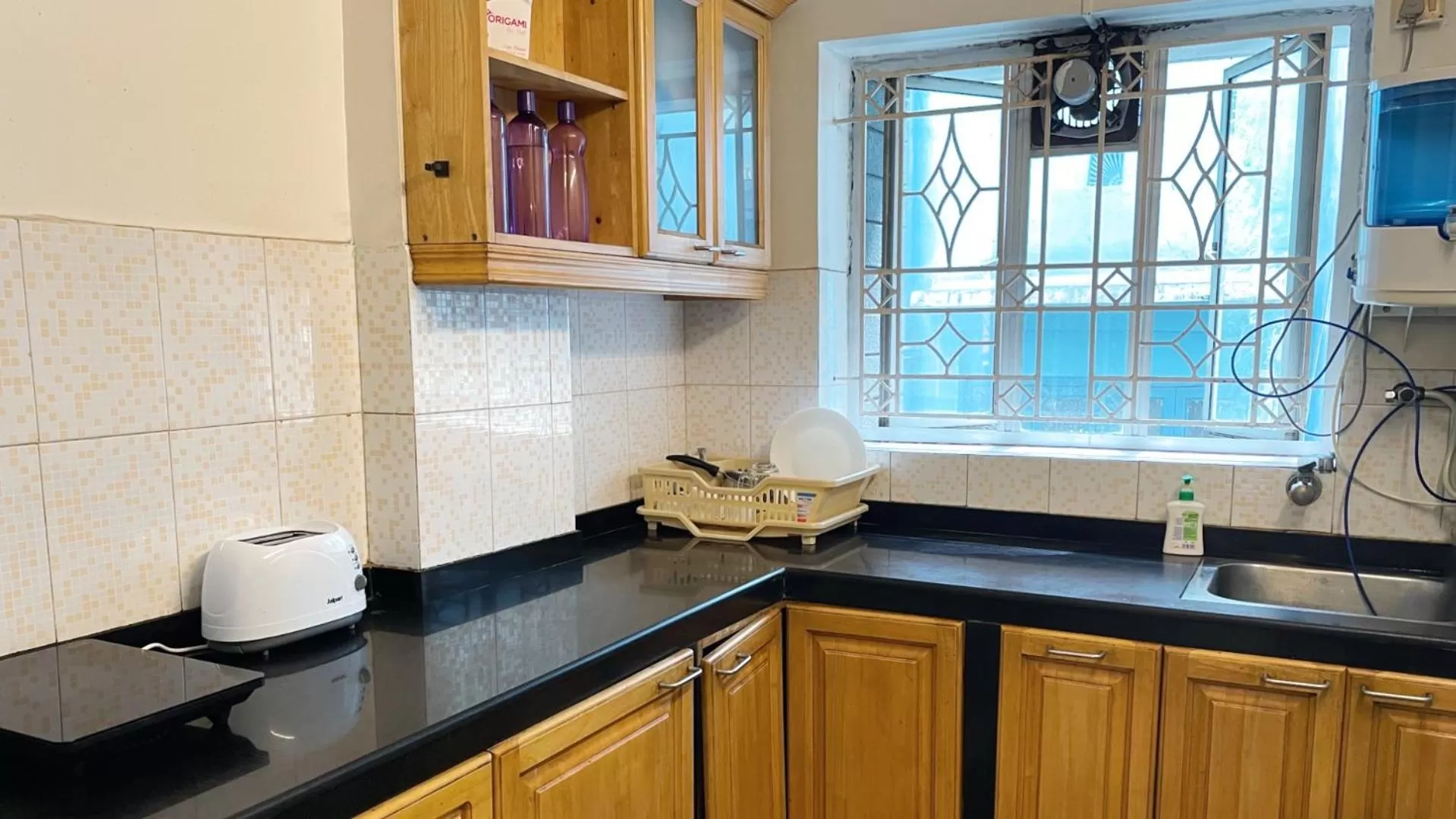 Kitchen or kitchenette in The Aster Homestay - Bedrooms & Apartments