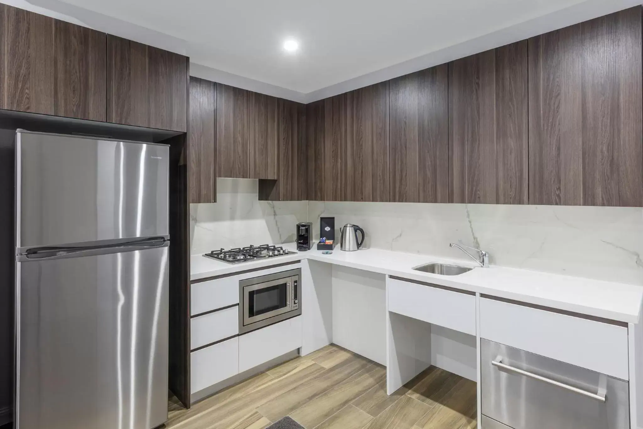 kitchen, Kitchen/Kitchenette in Meriton Suites North Sydney