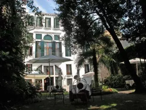 Facade/entrance, Property Building in Hotel Palazzo Abadessa