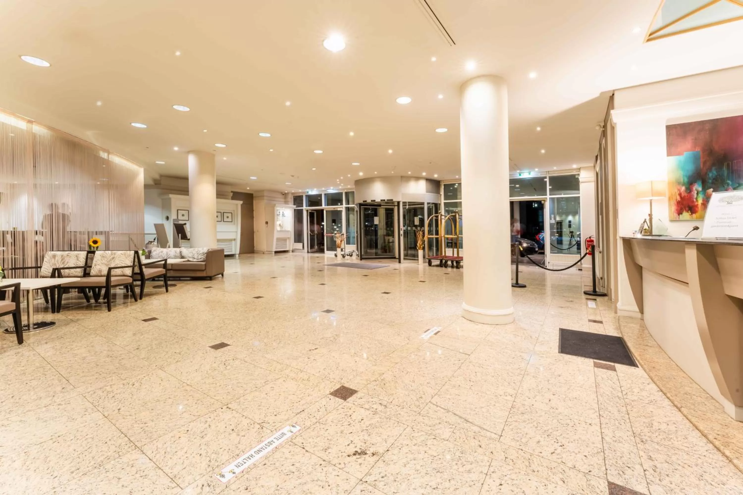 Lobby or reception in PLAZA Premium Wien