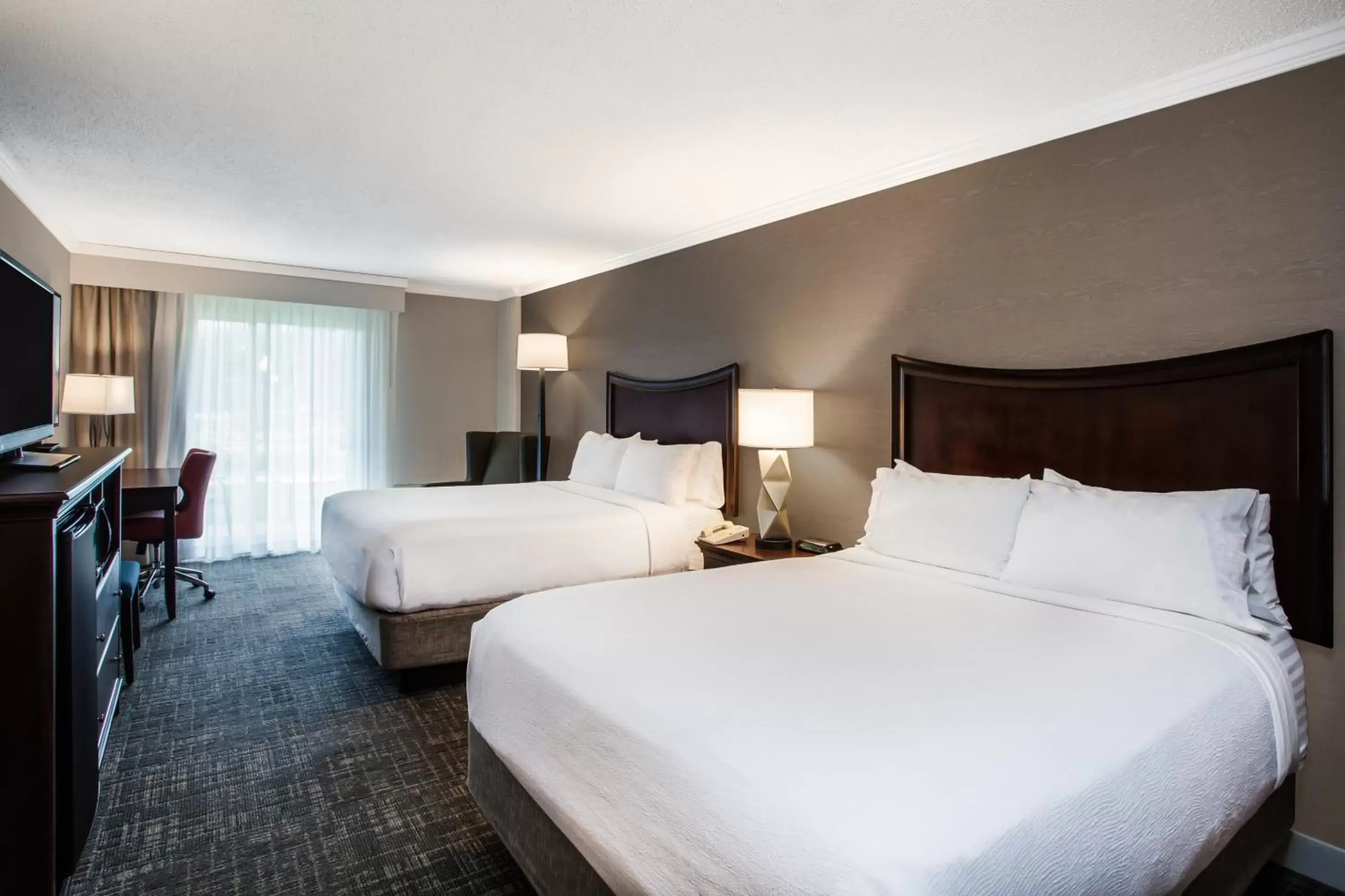 Photo of the whole room, Bed in Holiday Inn Resort Lake George by IHG Photo of the whole room, Bed in Holiday Inn Resort Lake George by IHG