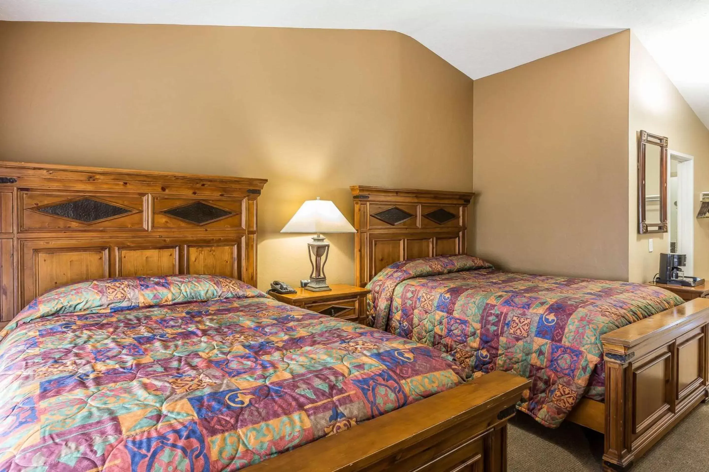 Queen Room with Two Queen Beds with Lakeview - Non-Smoking in Econo Lodge Lake Elsinore Casino