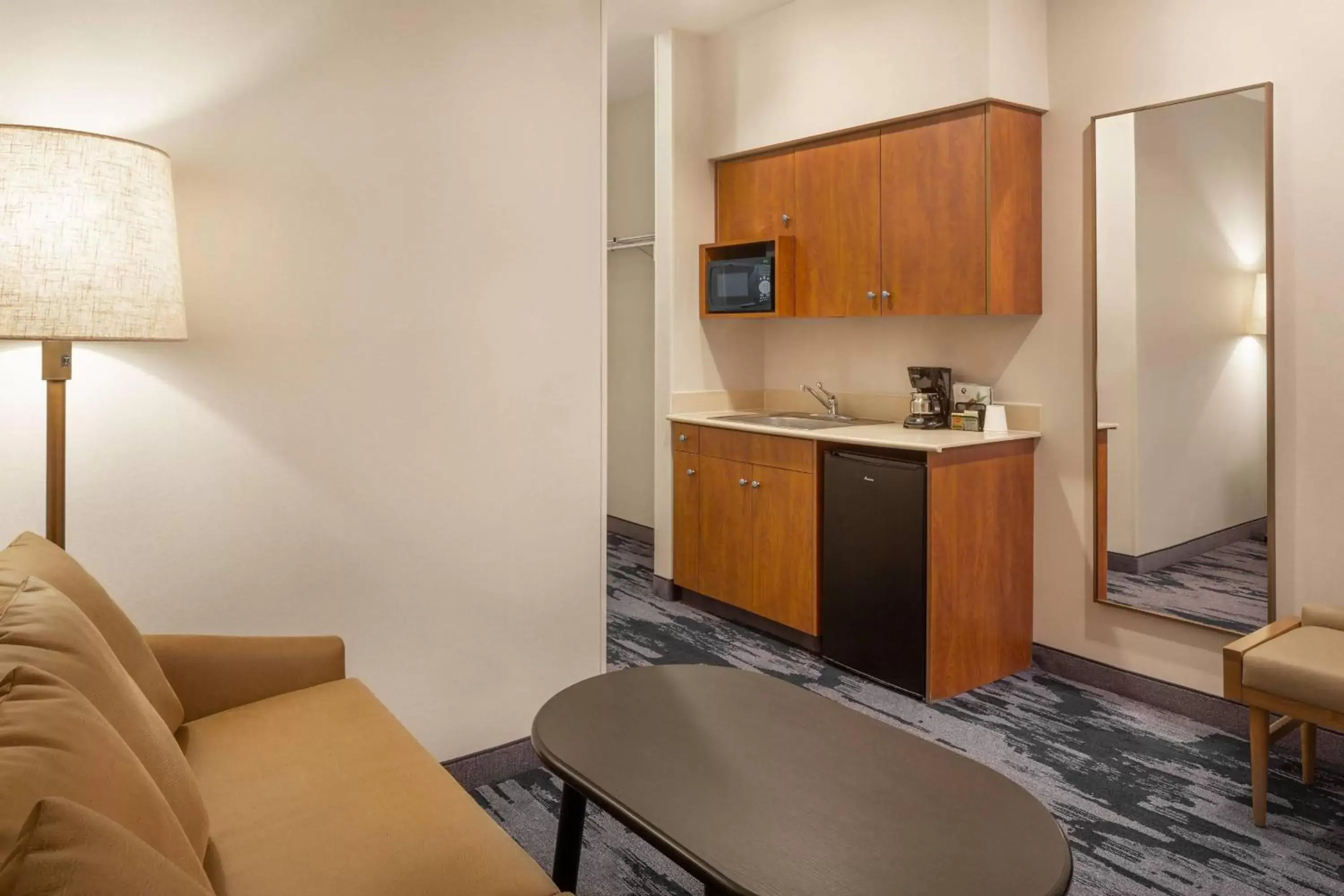 Photo of the whole room, Kitchen/Kitchenette in Fairfield Inn and Suites by Marriott Napa American Canyon