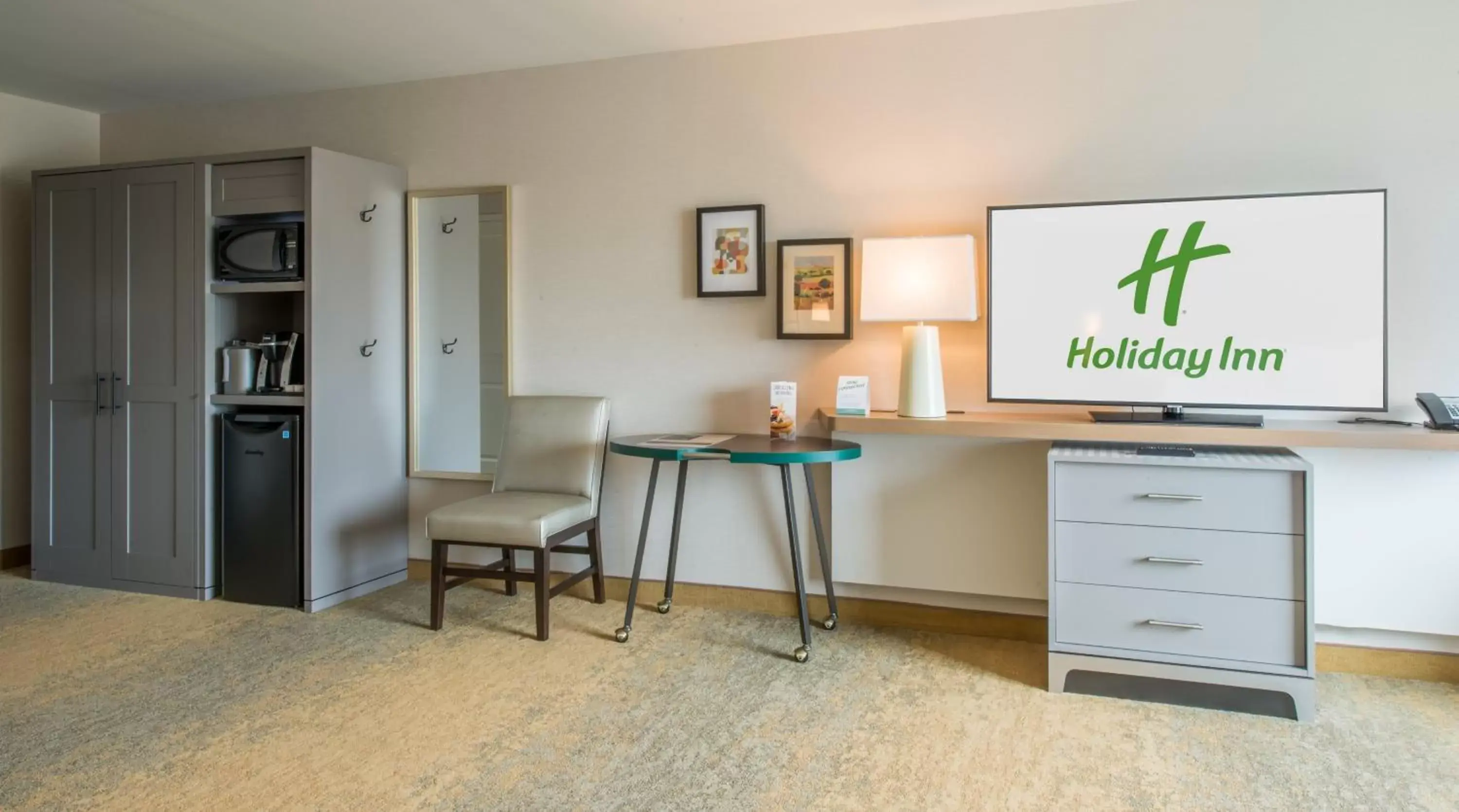 Photo of the whole room in Holiday Inn Edmonton South - Evario Events by IHG Photo of the whole room in Holiday Inn Edmonton South - Evario Events by IHG