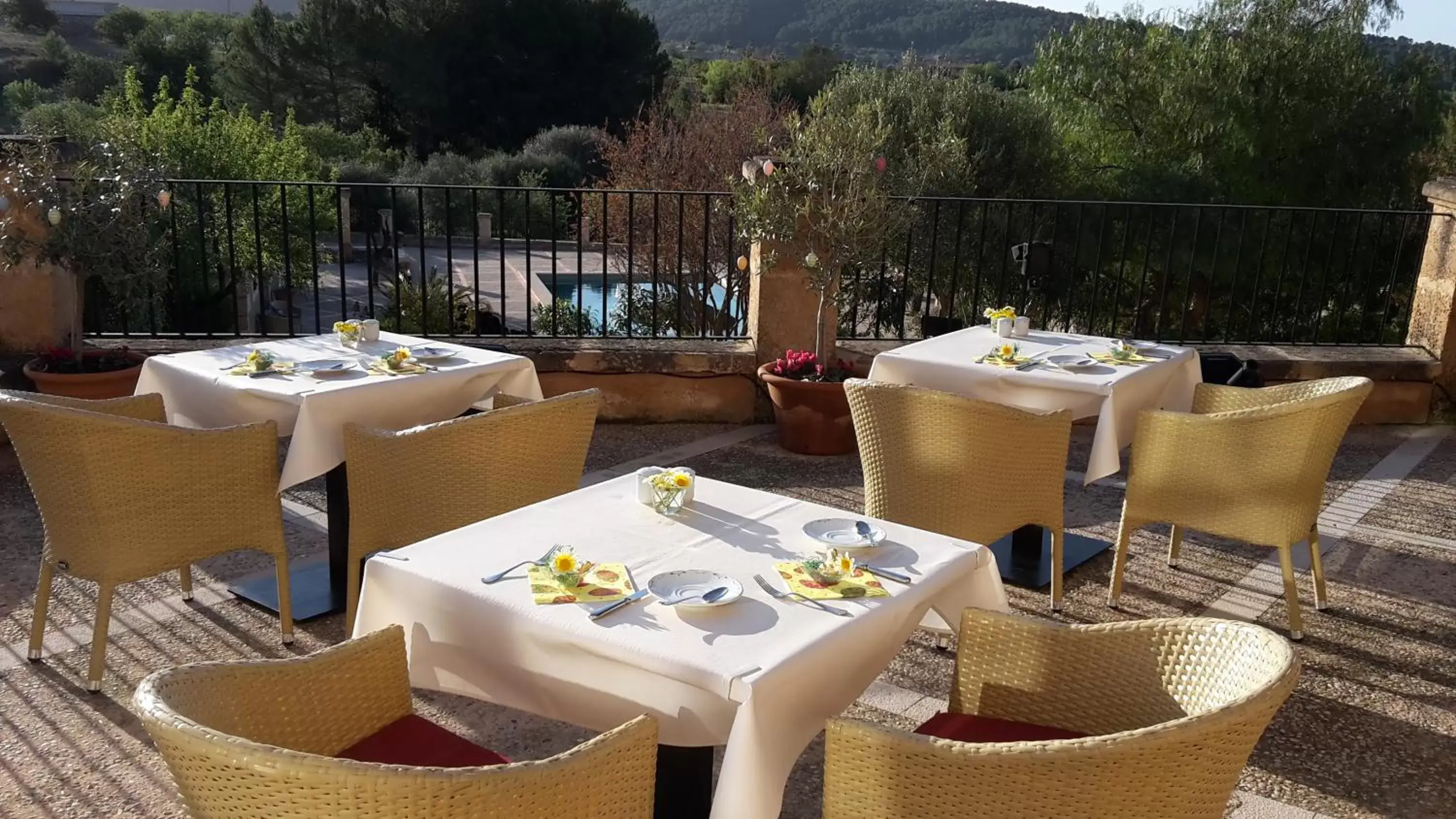 Balcony/Terrace, Restaurant/Places to Eat in Fincahotel Can Estades