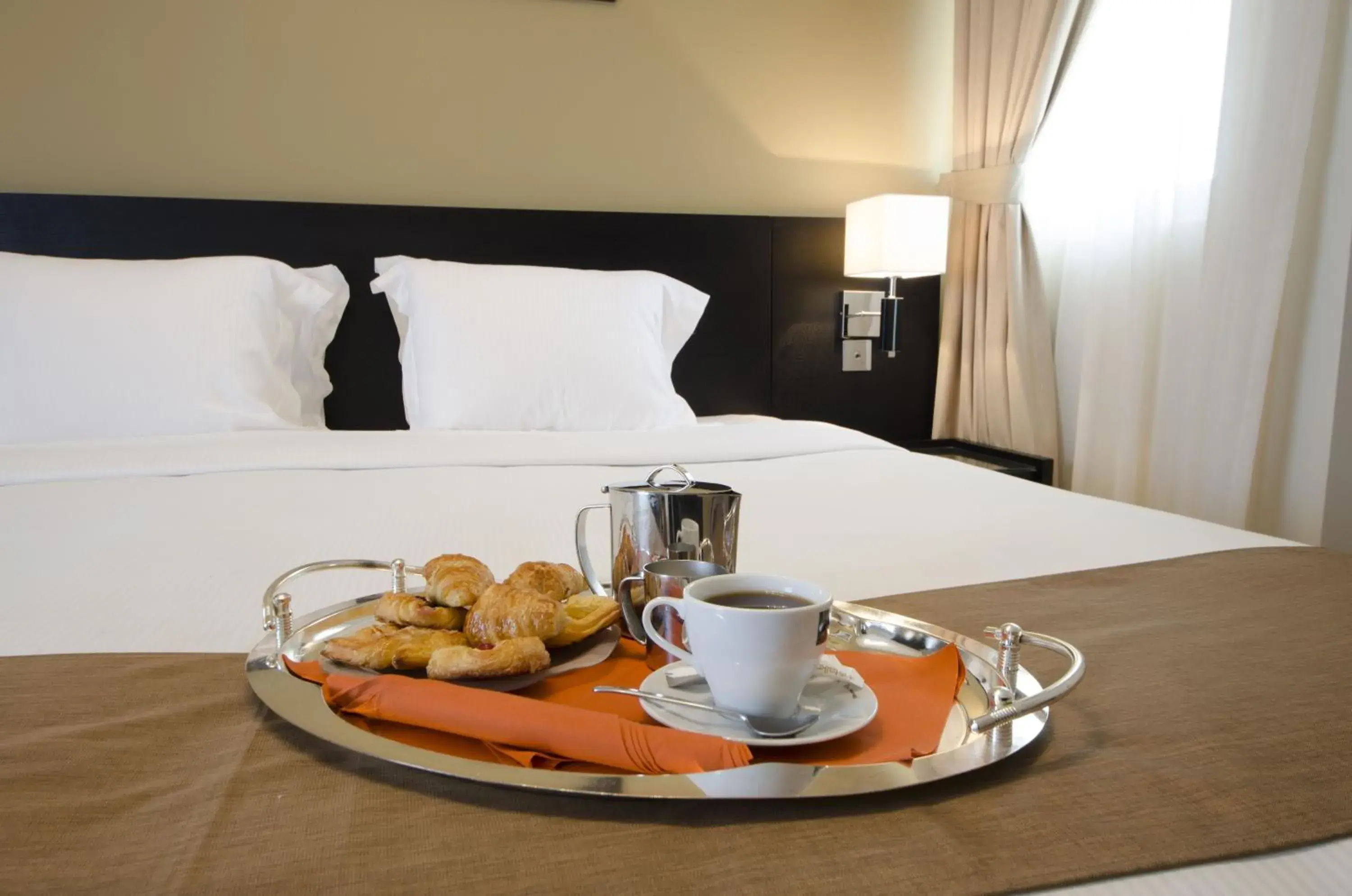Bed, Breakfast in The Apartments, Dubai World Trade Centre Hotel Apartments