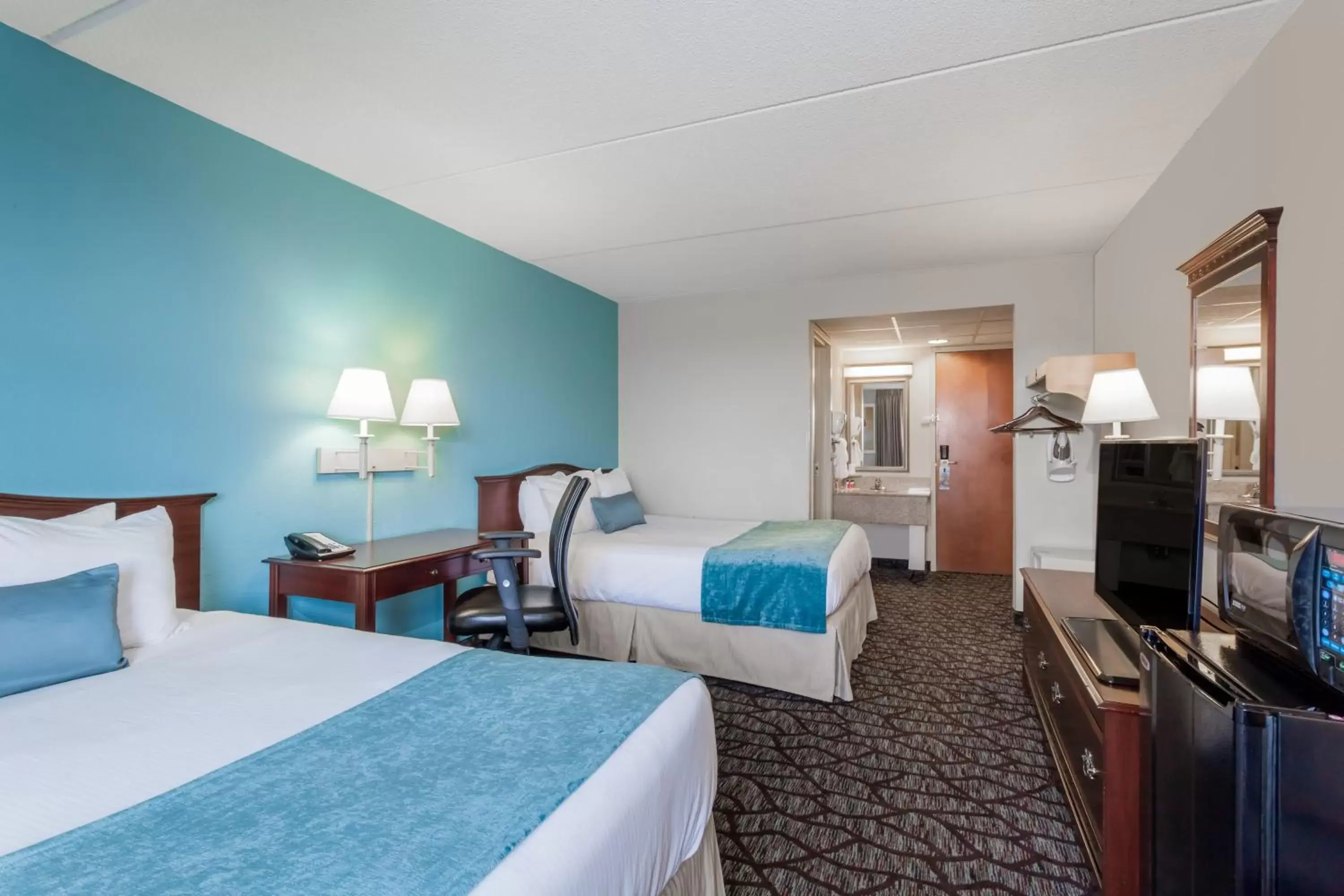 Bedroom, Bed in Days Inn by Wyndham Hershey