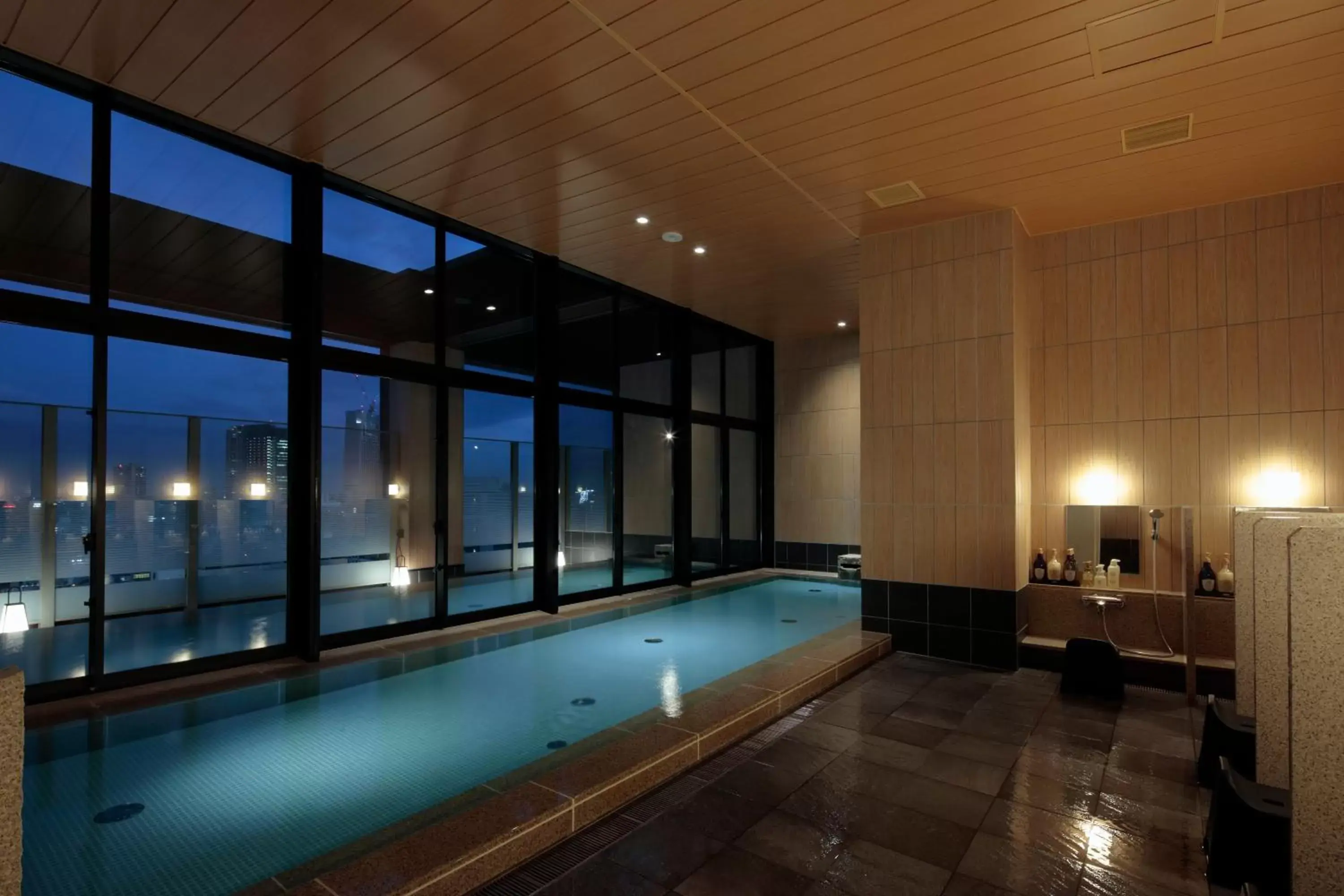 Hot Tub, Swimming Pool in Candeo Hotels Osaka Namba