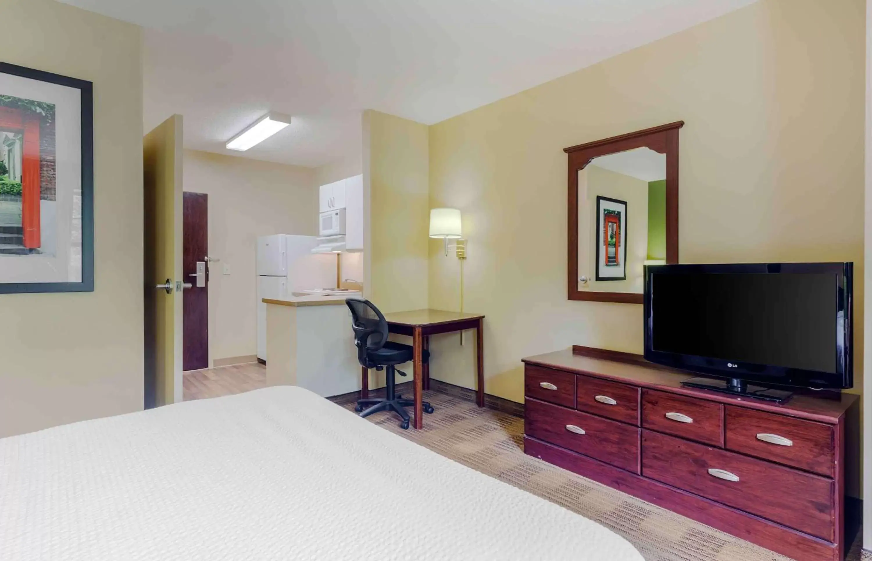 Bedroom, TV/Entertainment Center in Extended Stay America - Providence - West Warwick