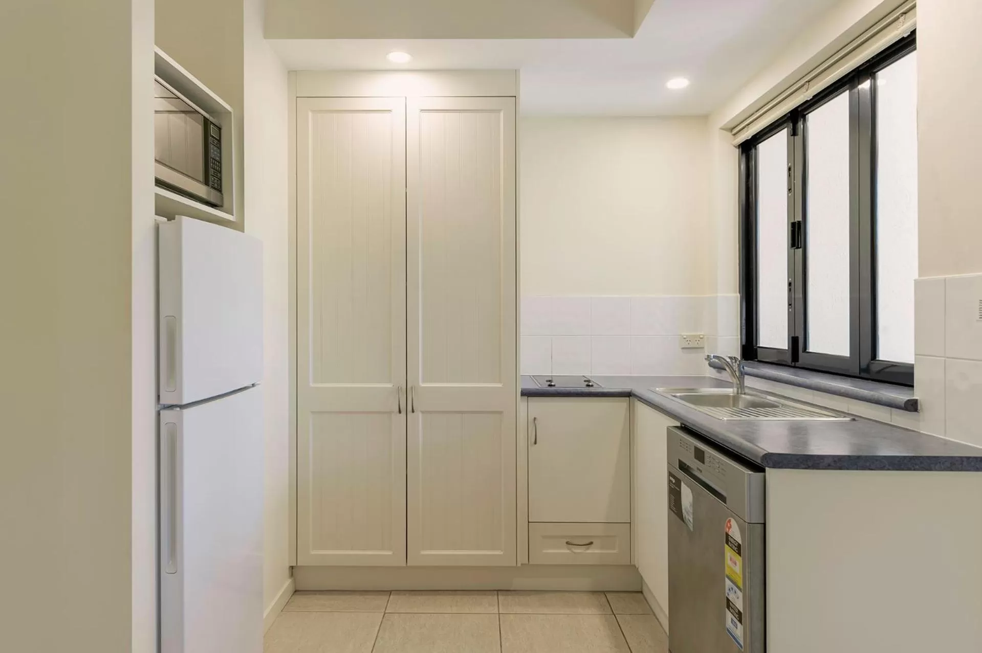 Kitchen or kitchenette in Freestyle Resort Port Douglas